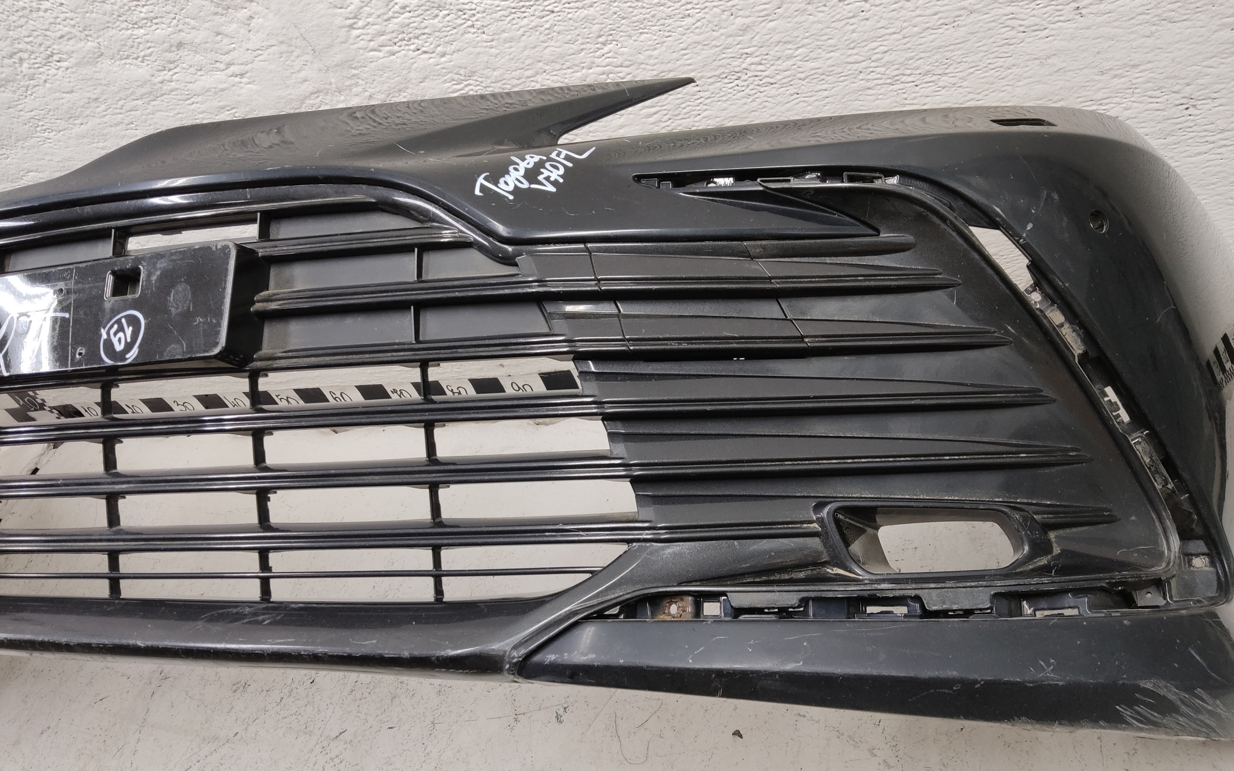 Бампер передний Toyota Camry V70 Restail