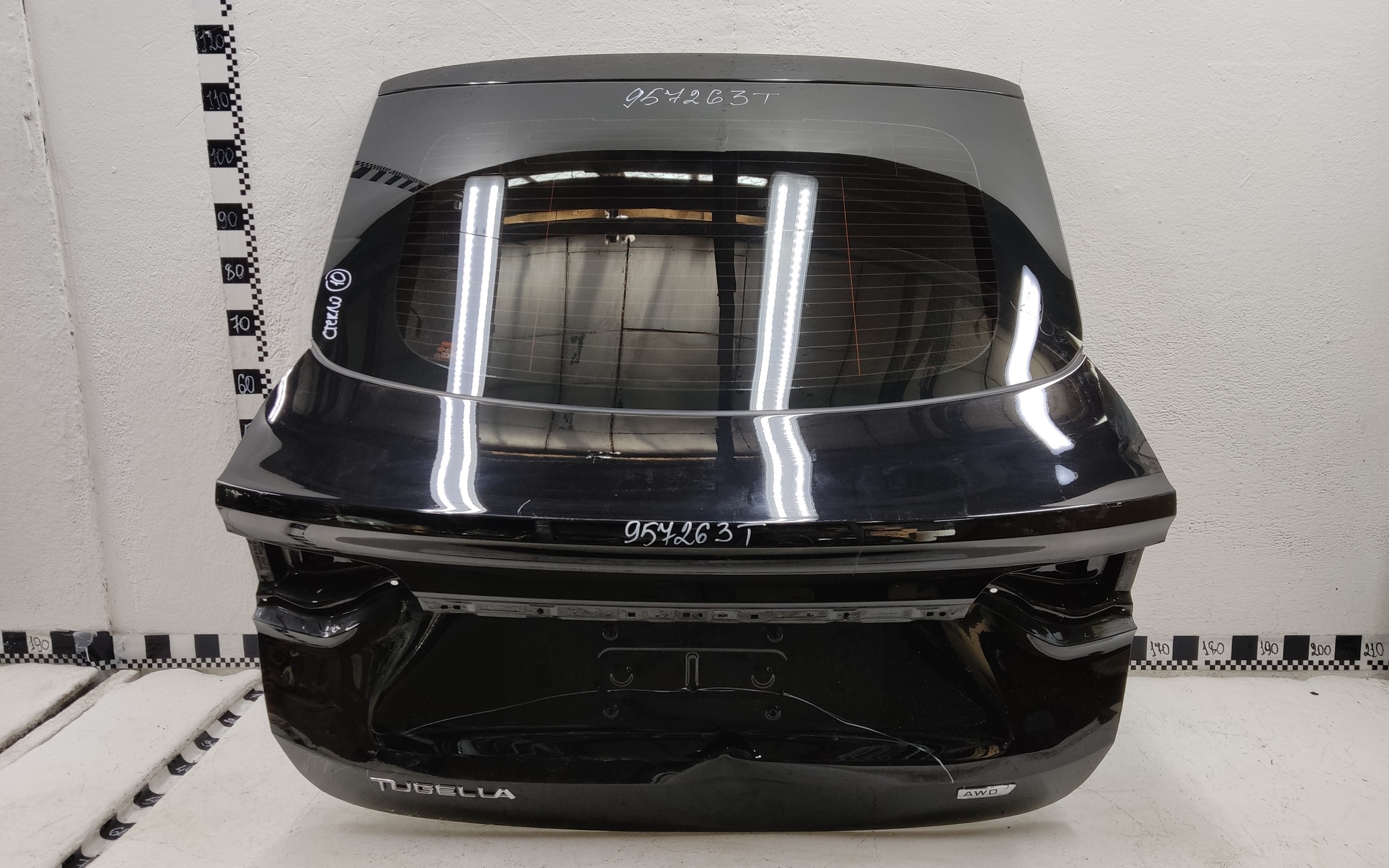 Стекло крышки багажника Geely Tugella