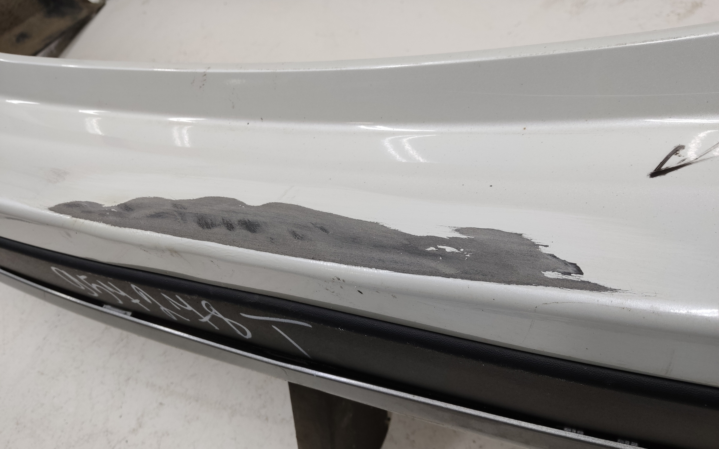 Бампер задний Toyota RAV4 CA40 Restail