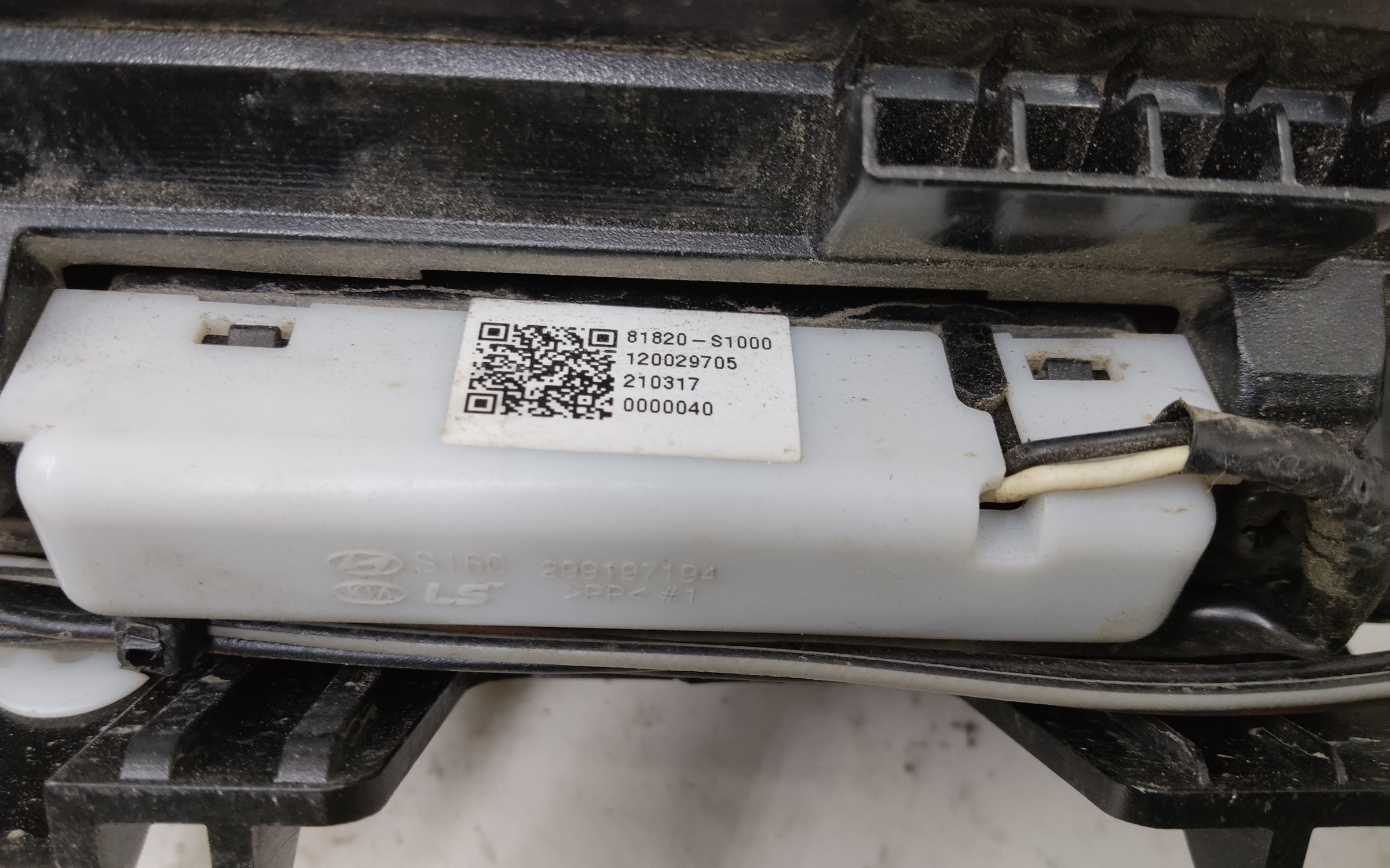 Накладка крышки багажника Hyundai Santa Fe 4 Restail под камеру