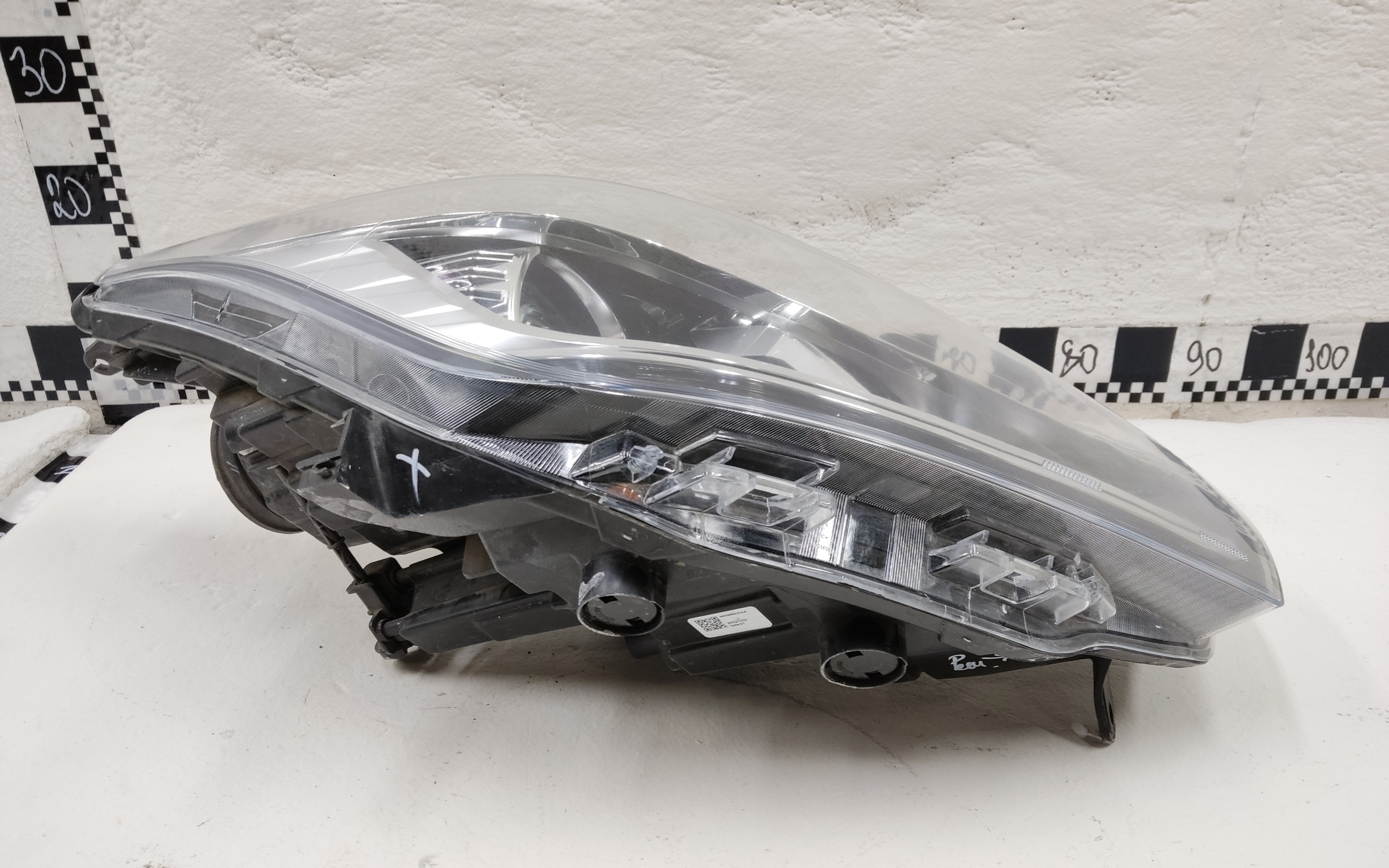 Фара передняя правая Chery Tiggo 4 Pro LED