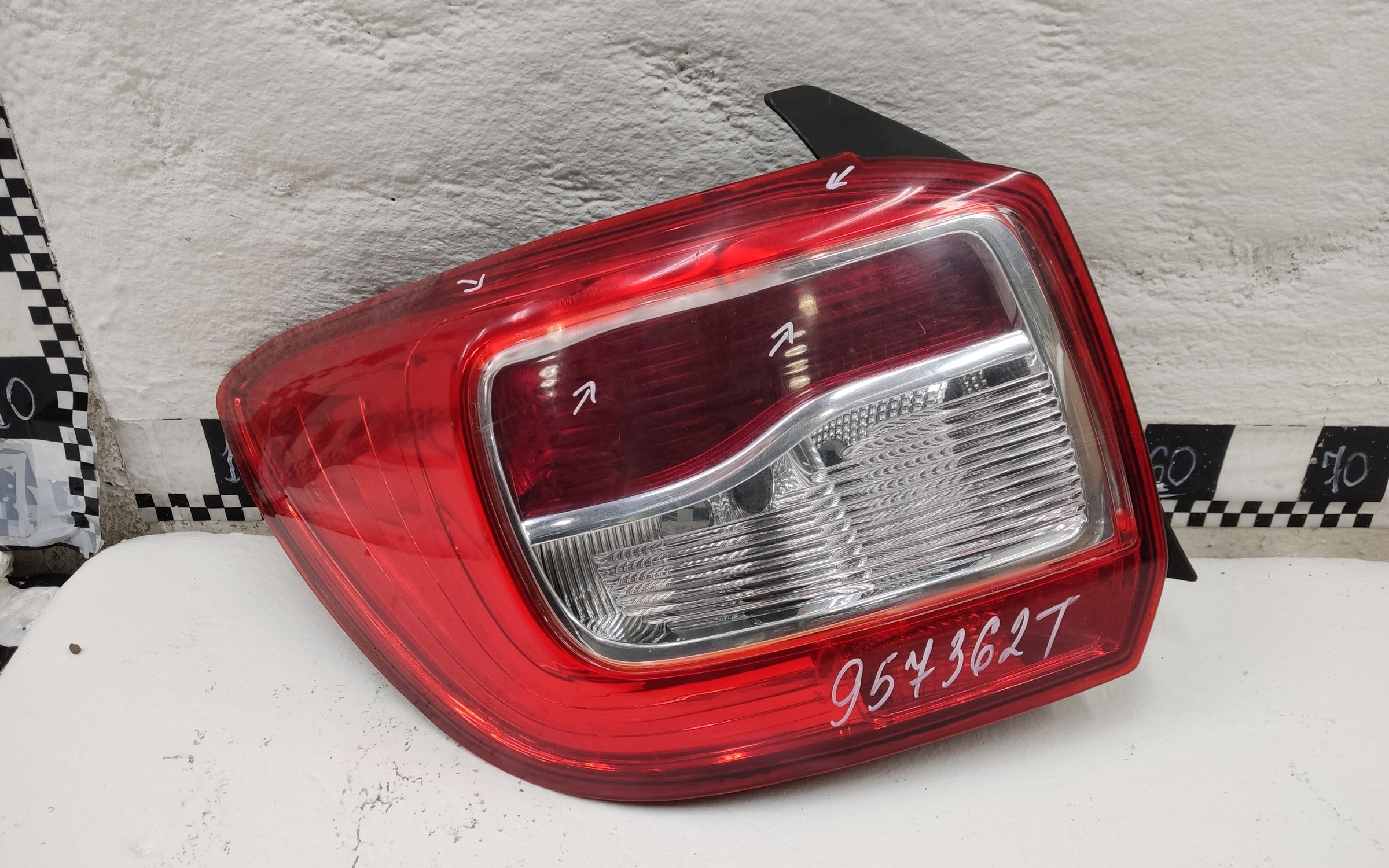 Фонарь задний левый наружный Renault Logan 2 " OEM "