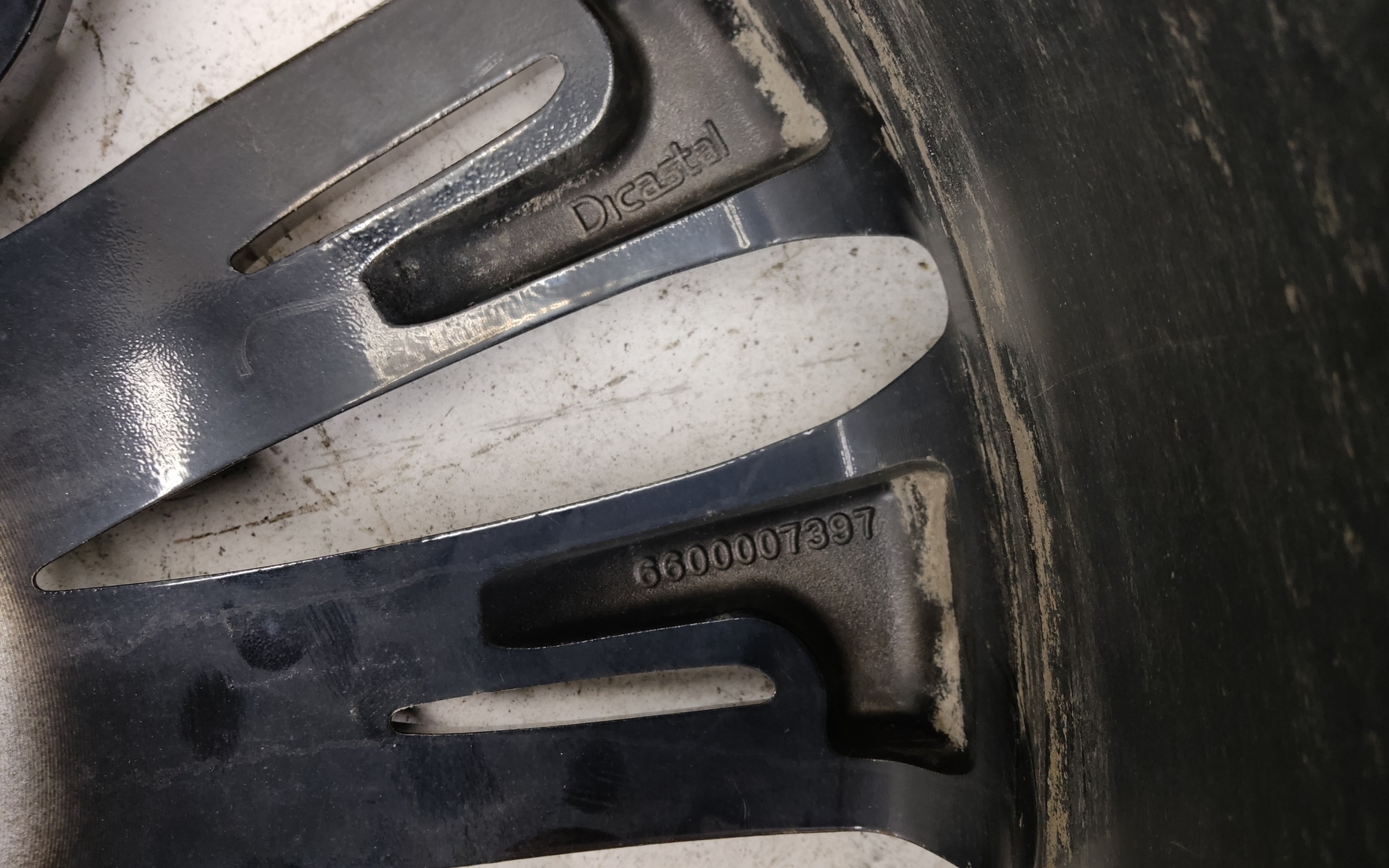 Диск колеса литой Geely Tugella R20 черный