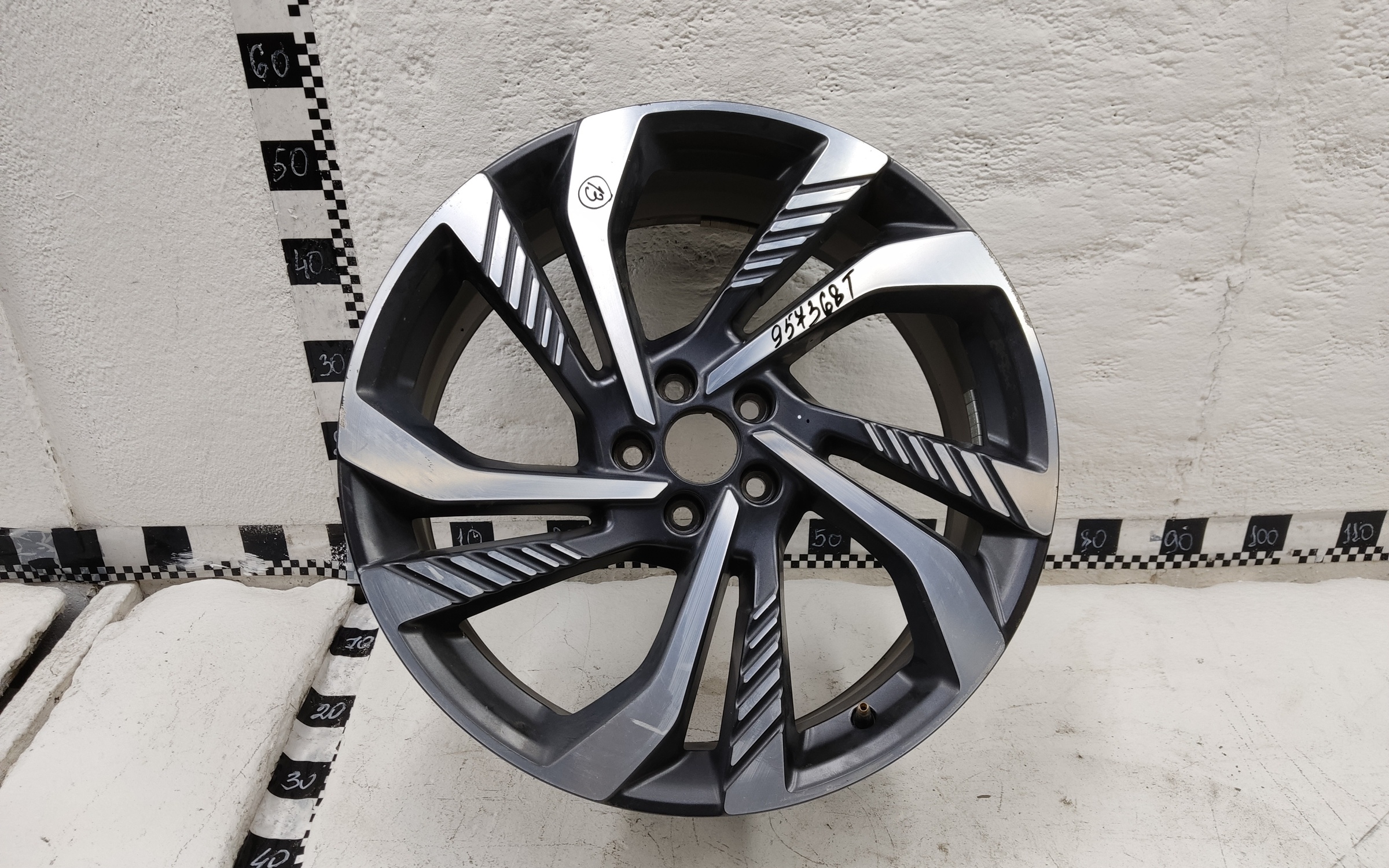 Диск колеса литой Geely Monjaro R20