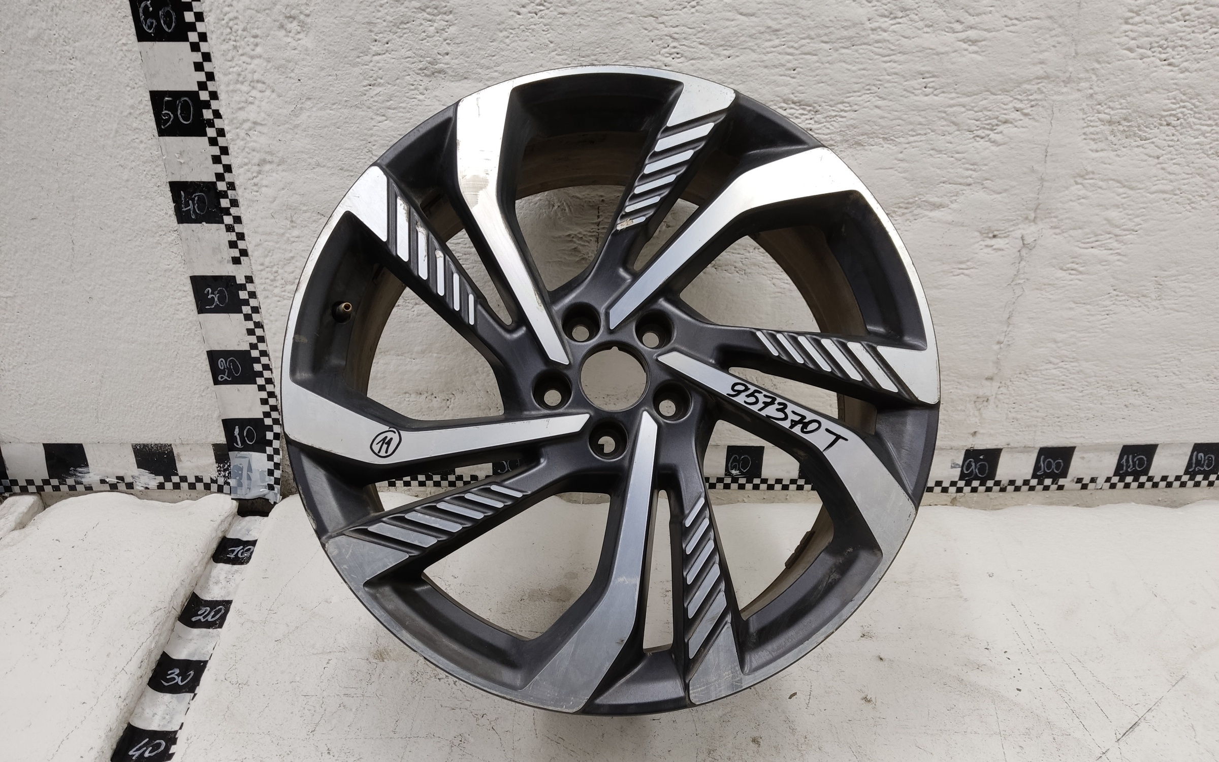 Диск колеса литой Geely Monjaro R20