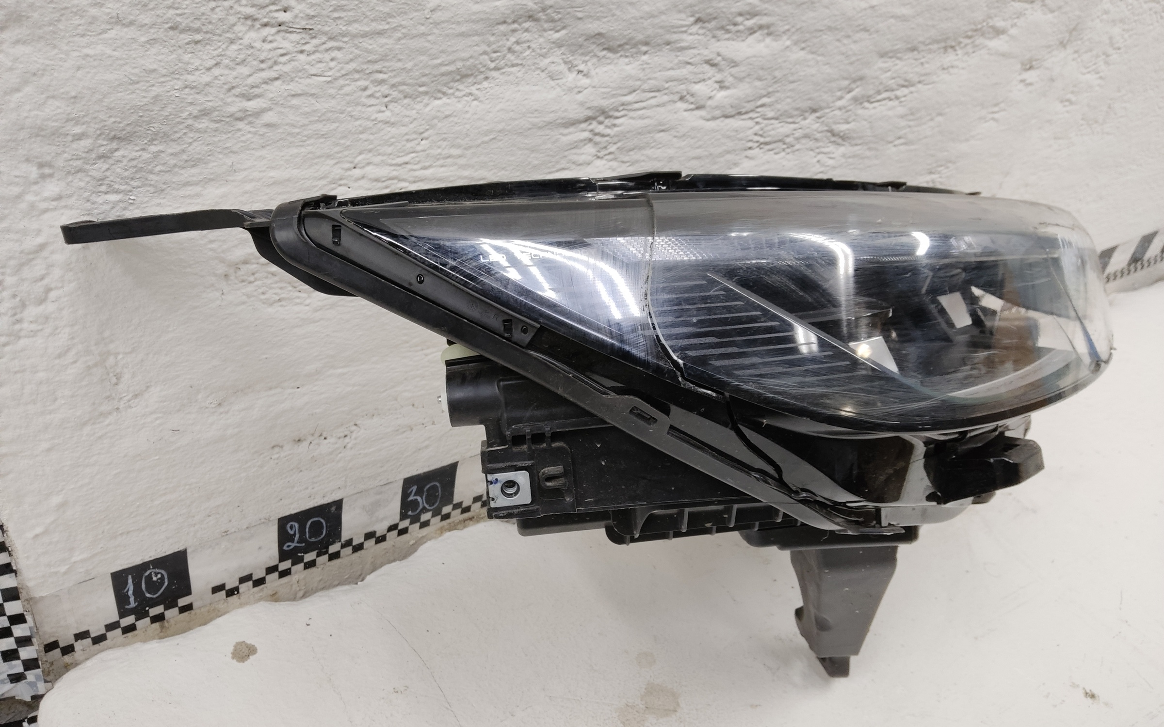 Фара передняя правая Chery Tiggo 9 LED