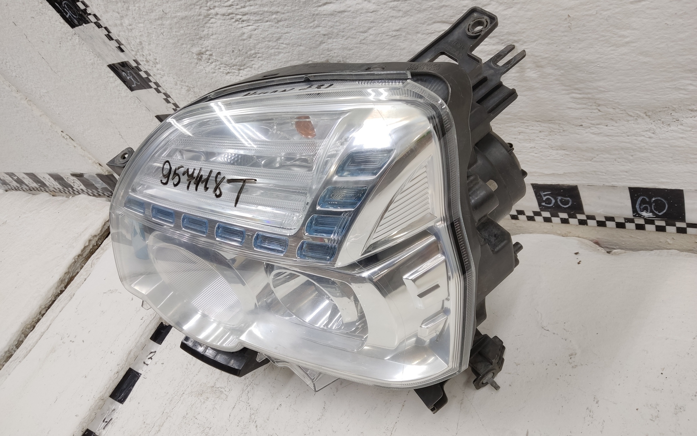 Фара передняя левая Nissan X-trail T31 Restail галоген с ДХО