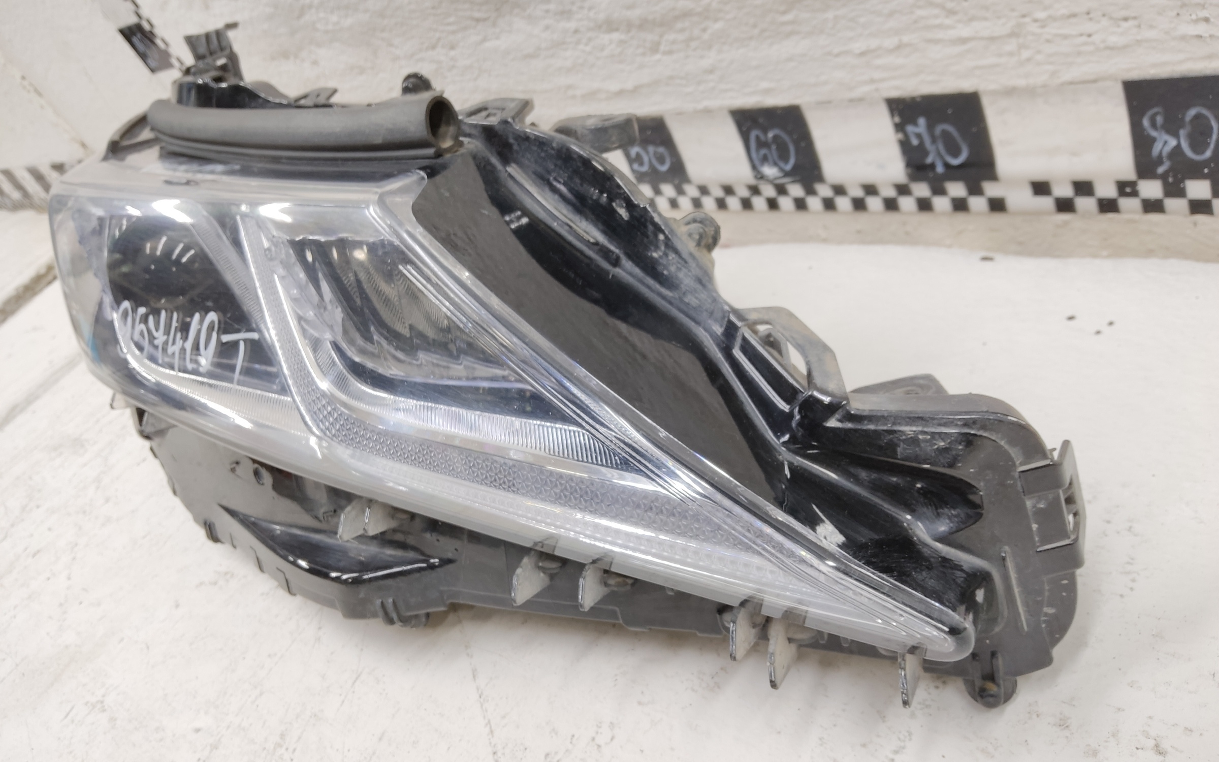 Фара передняя правая Toyota Camry V70 LED "SAT"
