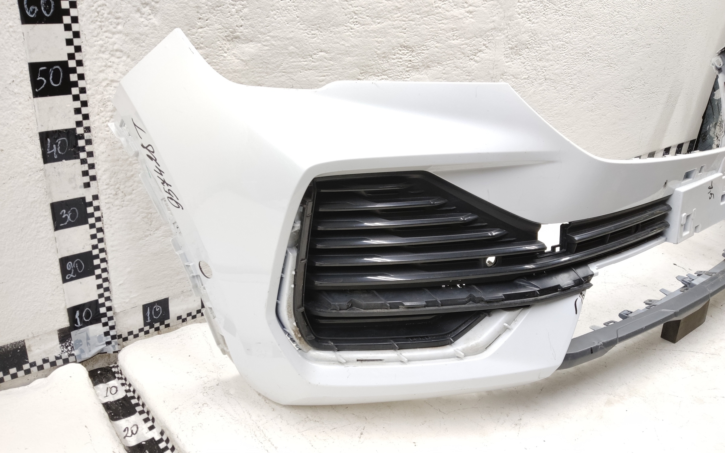 Бампер передний Geely Monjaro
