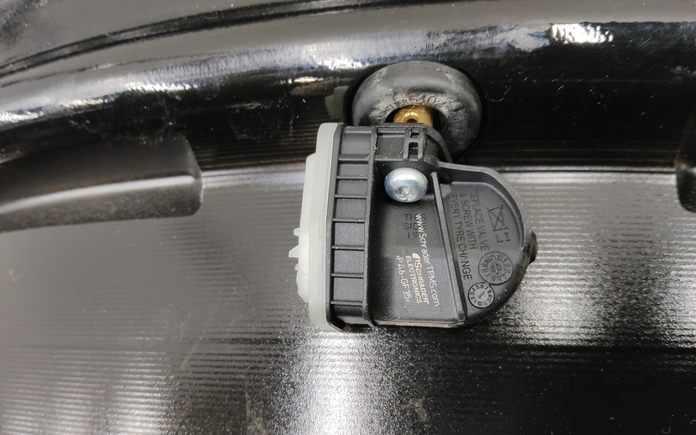 Диск колеса литой Geely Tugella R20 черный