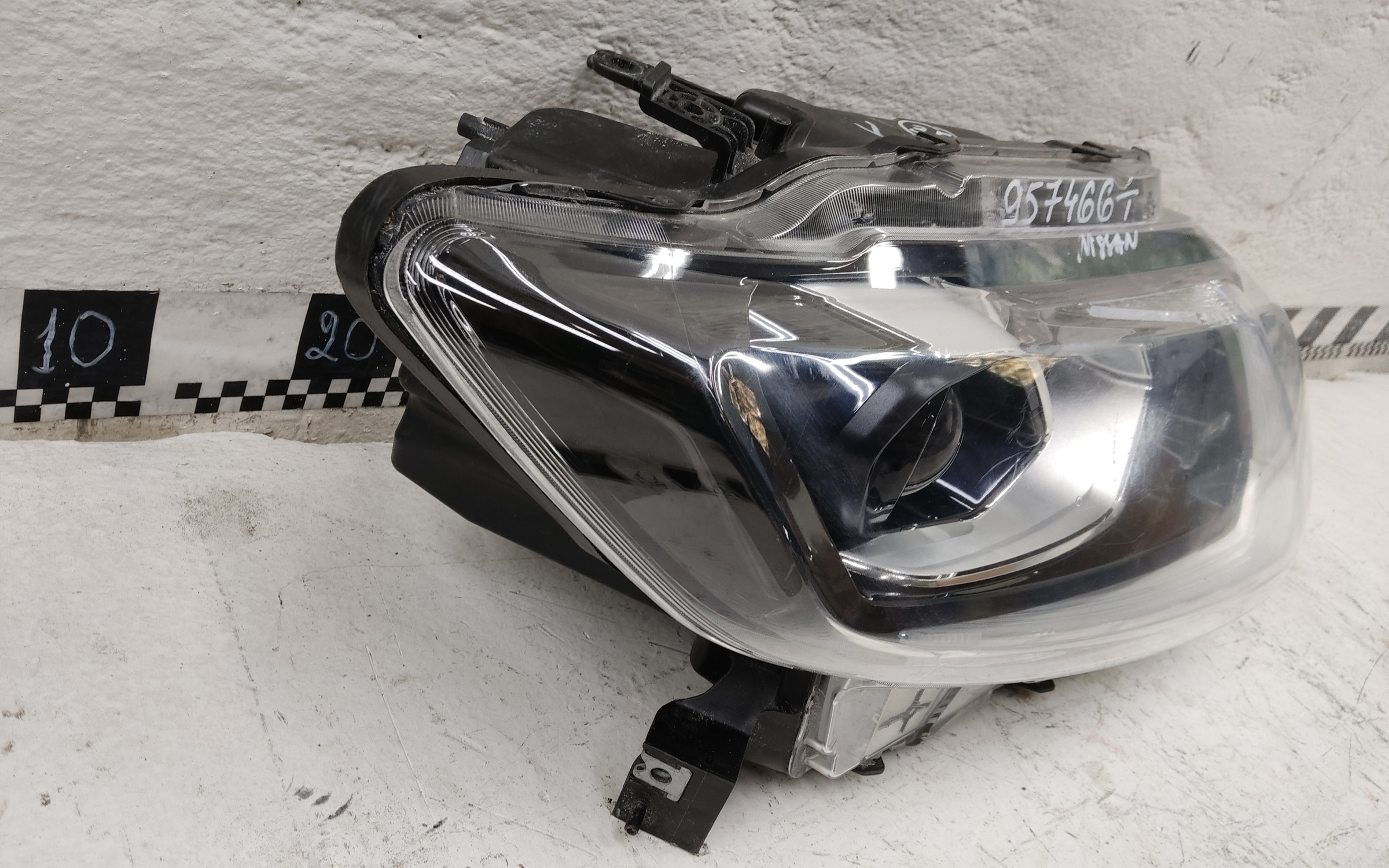 Фара передняя правая Nissan X-trail T32 LED