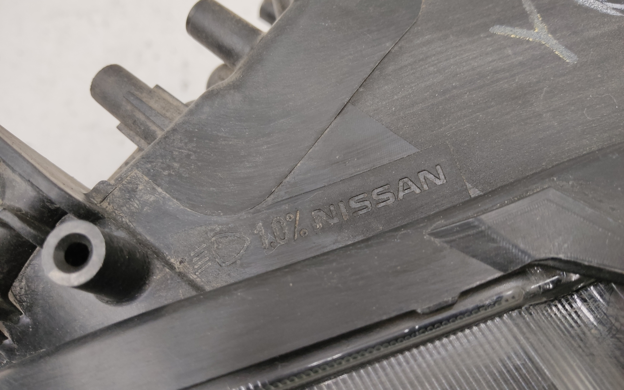 Фара передняя правая Nissan X-Trail T32 Restail галоген