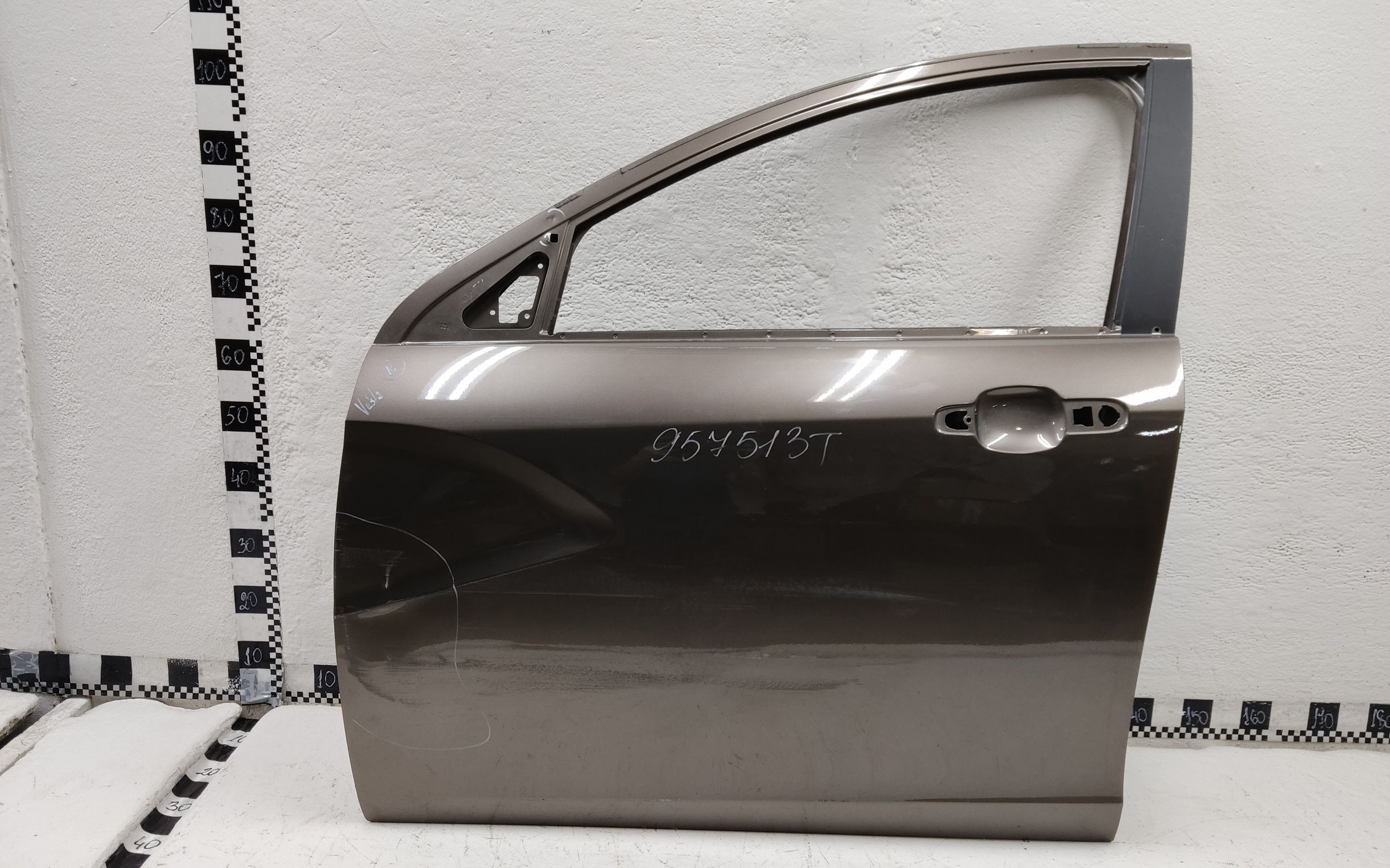 Дверь передняя левая Lada Vesta