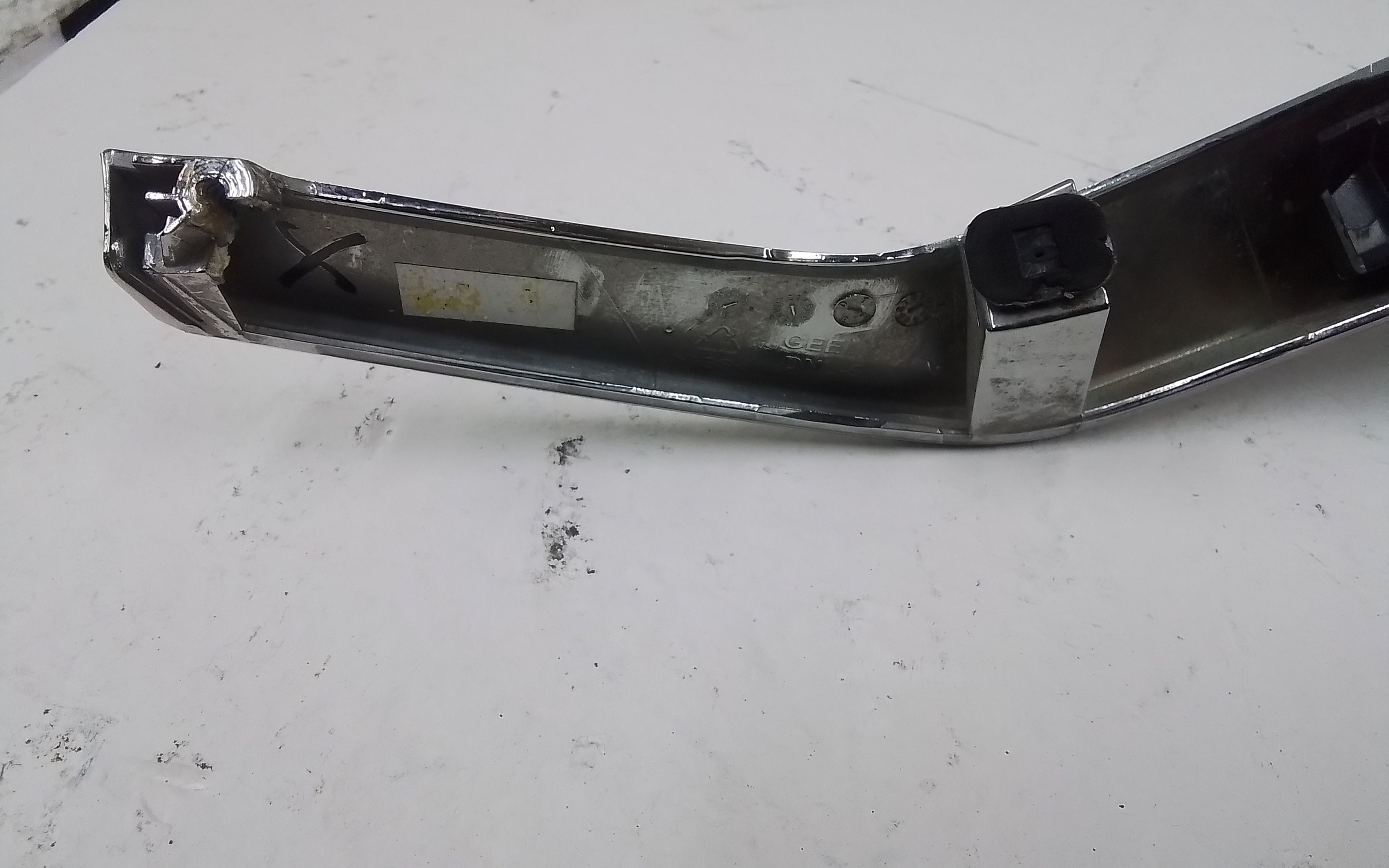 Накладка крышки багажника хром Geely Tugella 1