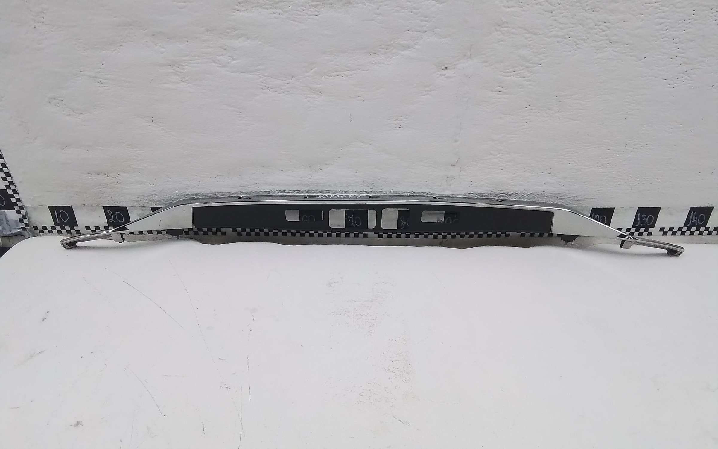 Накладка крышки багажника хром Geely Tugella 1