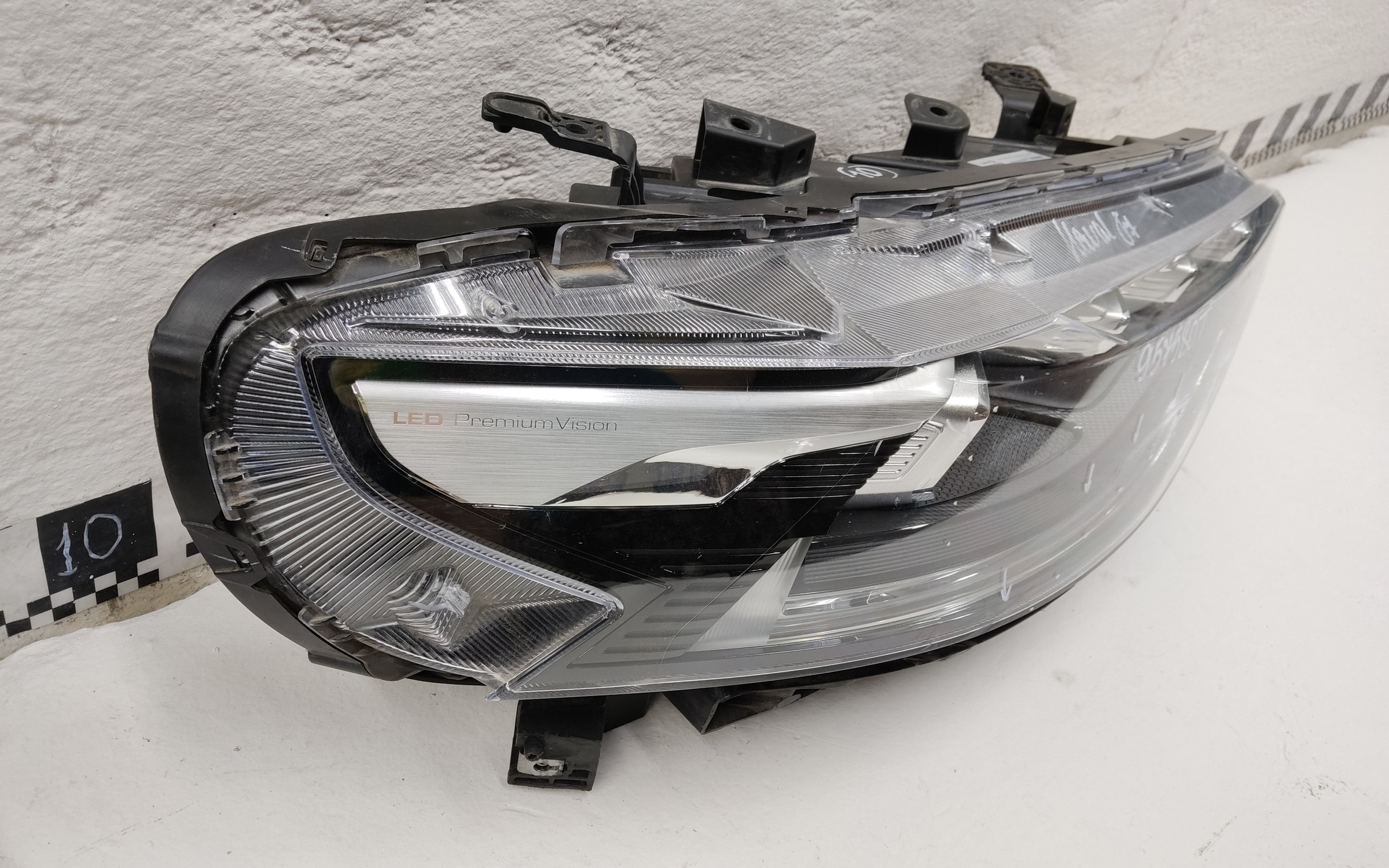 Фара передняя правая Haval F7 LED