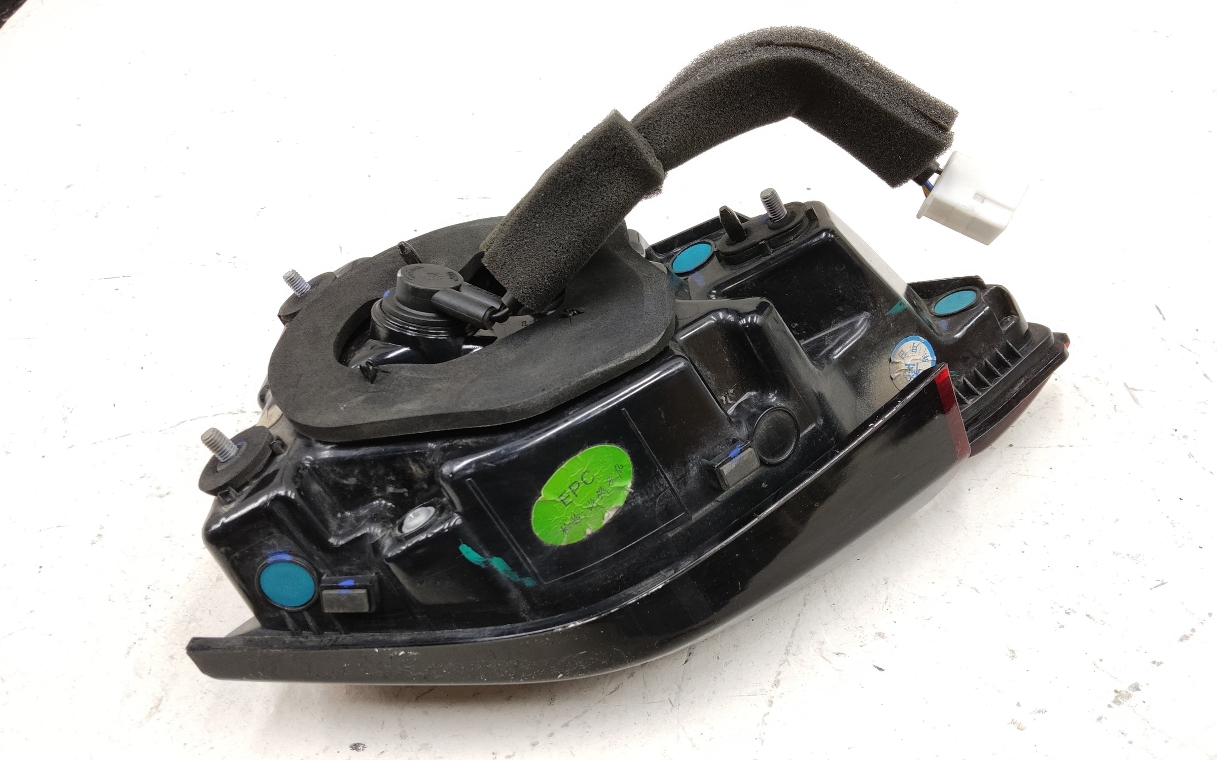 Фонарь задний правый внутренний Geely Coolray LED