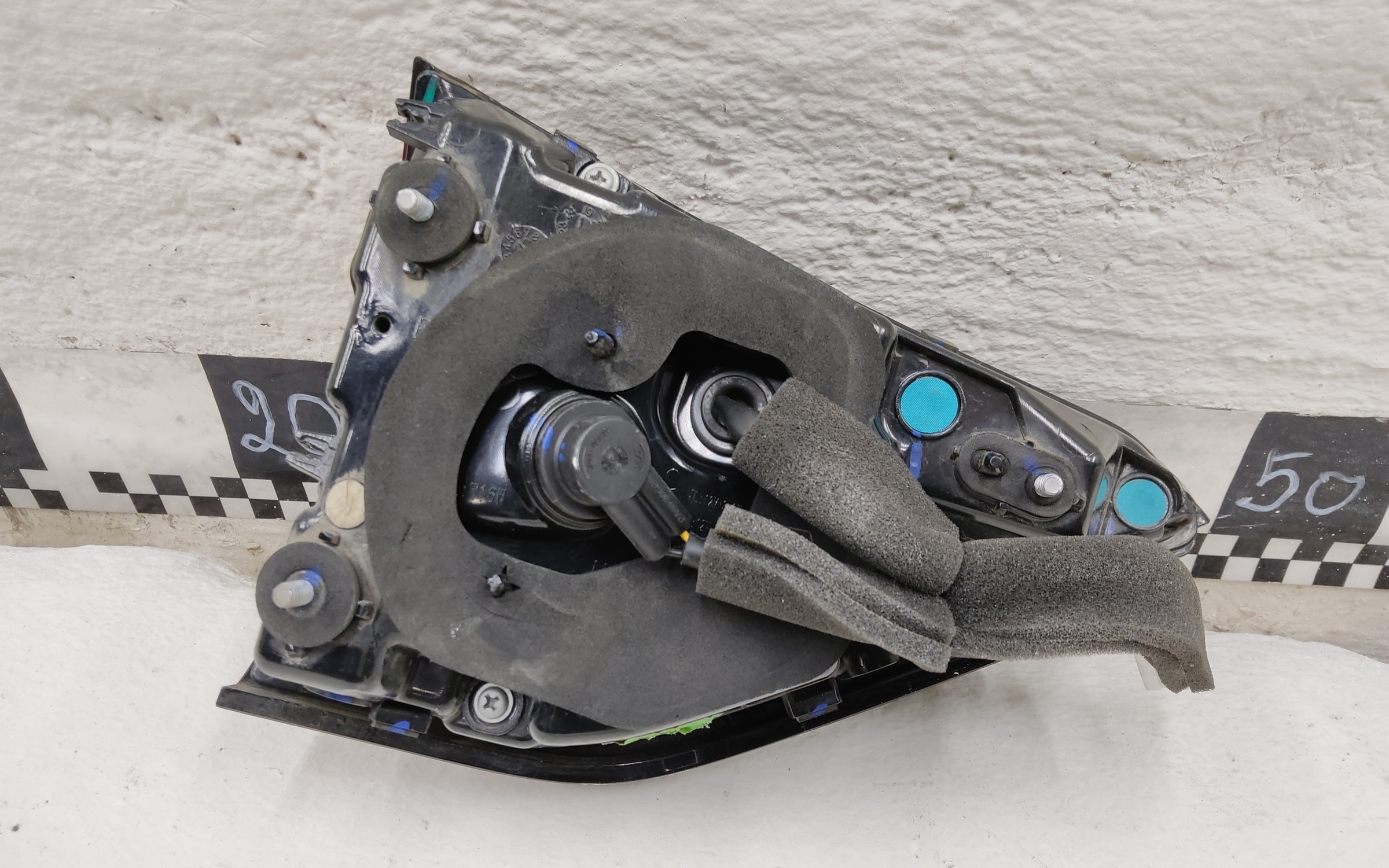 Фонарь задний правый внутренний Geely Coolray LED