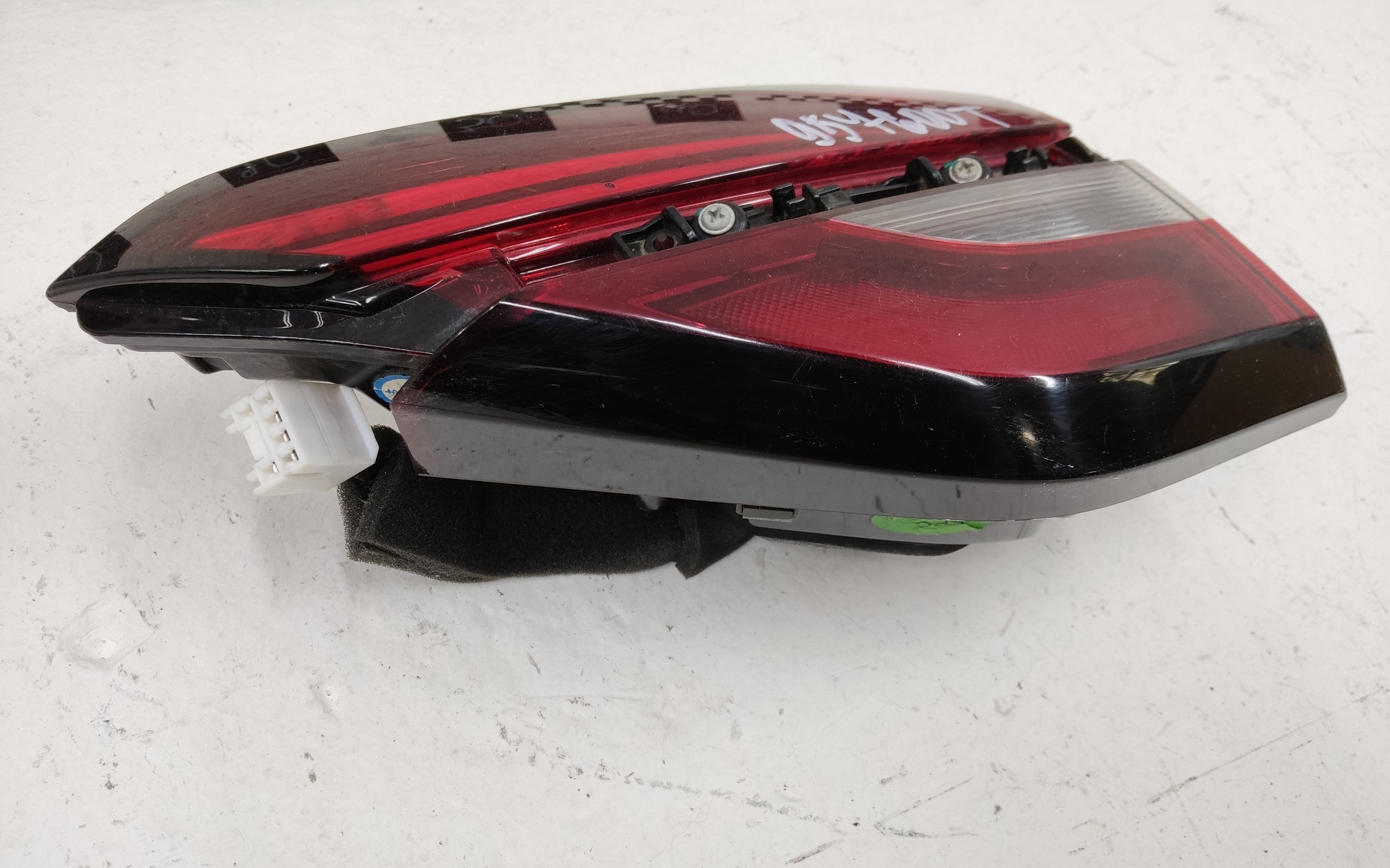 Фонарь задний правый внутренний Geely Coolray LED