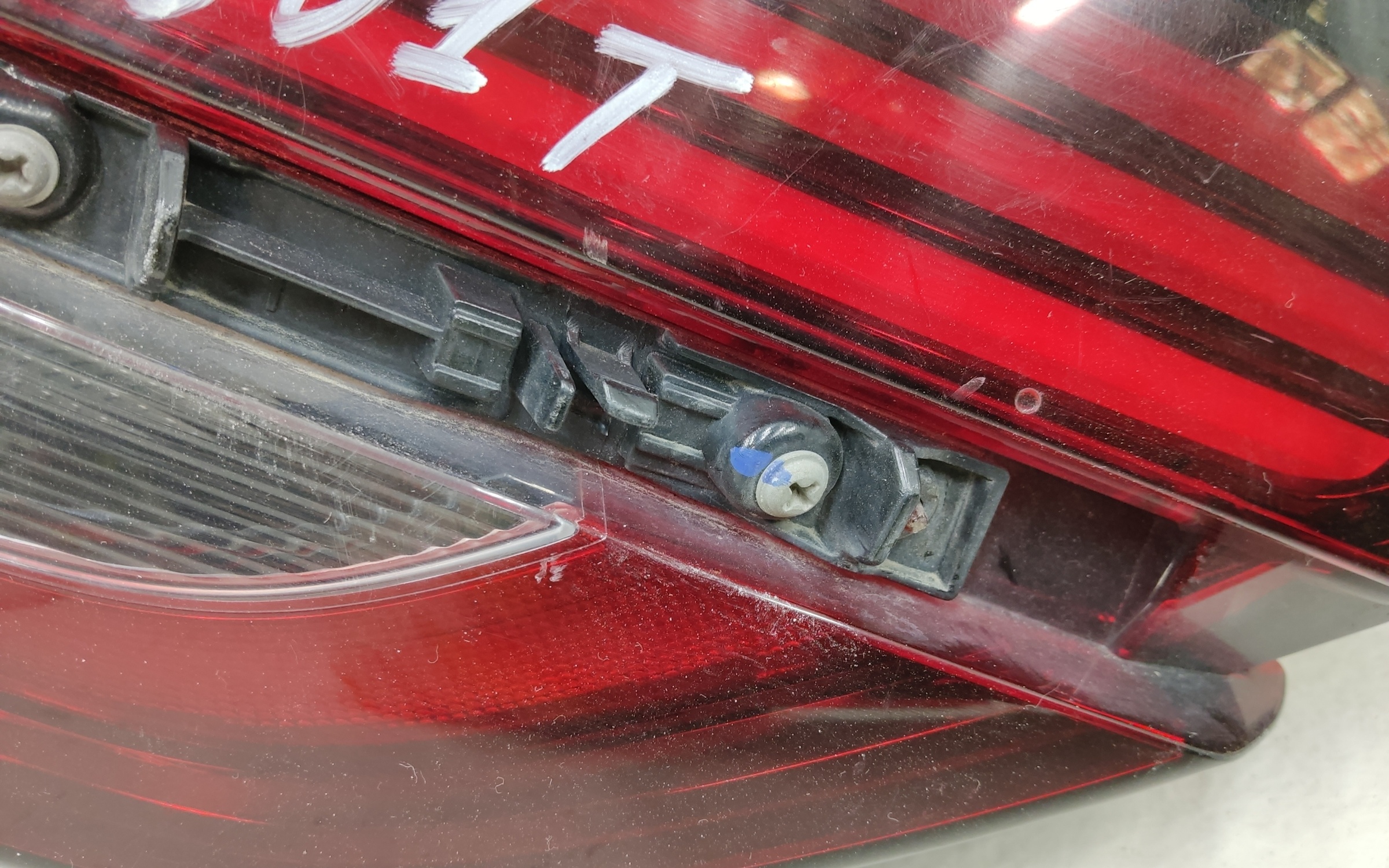 Фонарь задний левый внутренний Geely Coolray LED