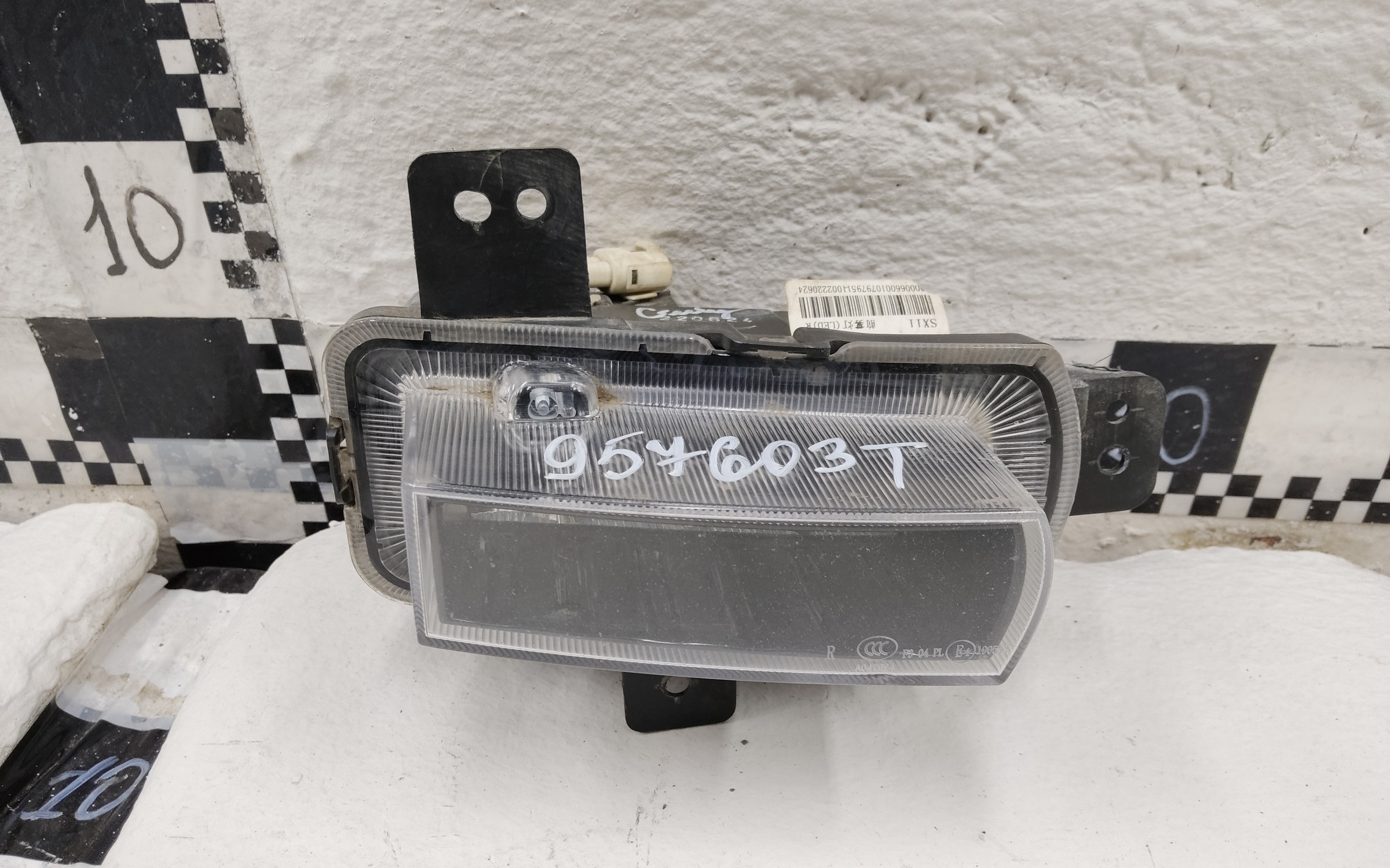 Фара ПТФ передняя правая Geely Coolray