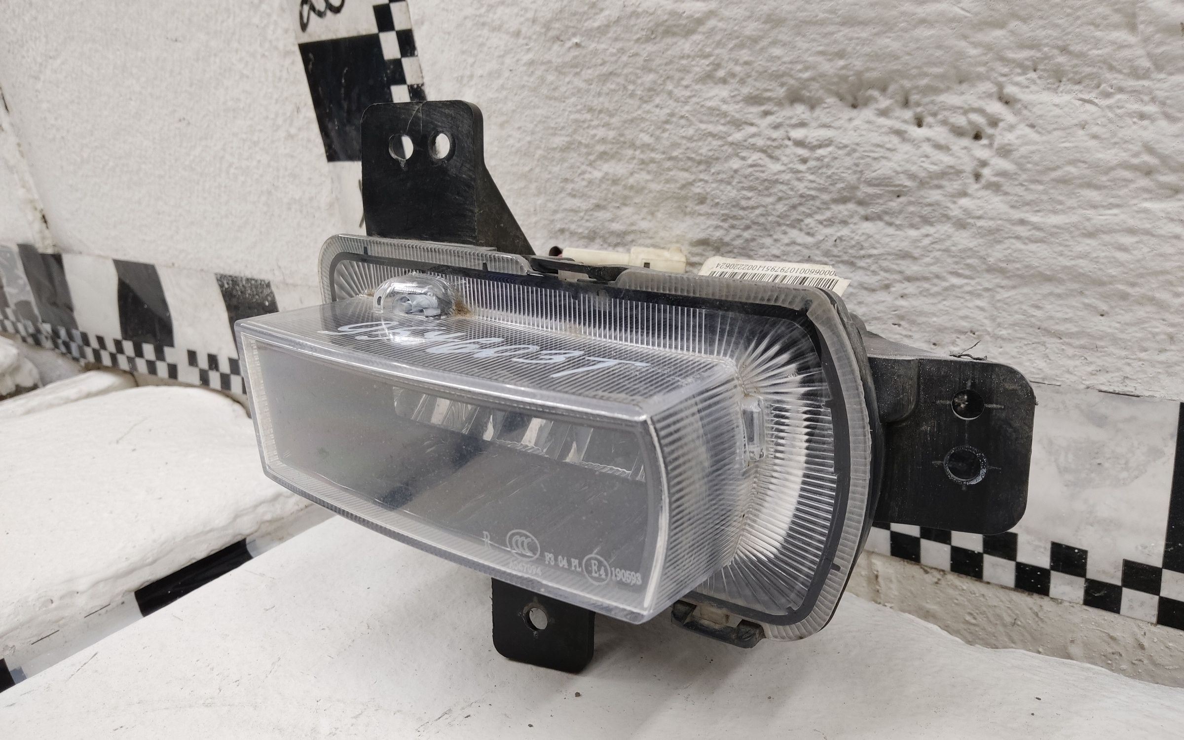 Фара ПТФ передняя правая Geely Coolray