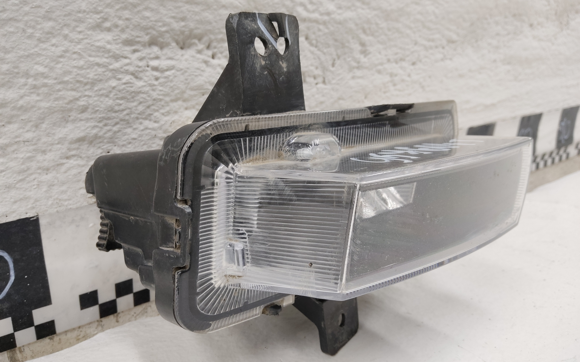 Фара ПТФ передняя правая Geely Coolray