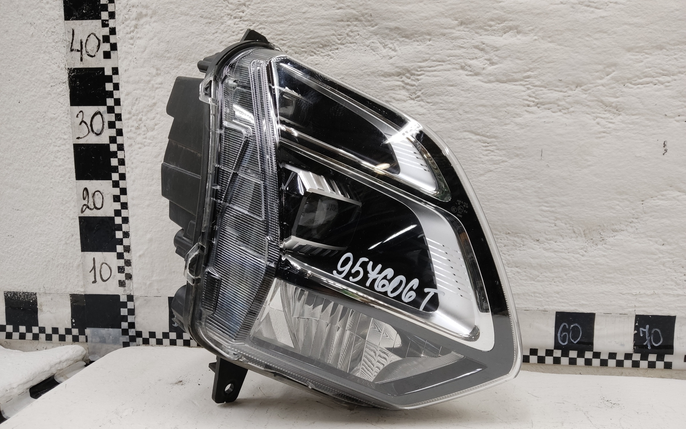 Фара передняя правая Omoda C5 LED