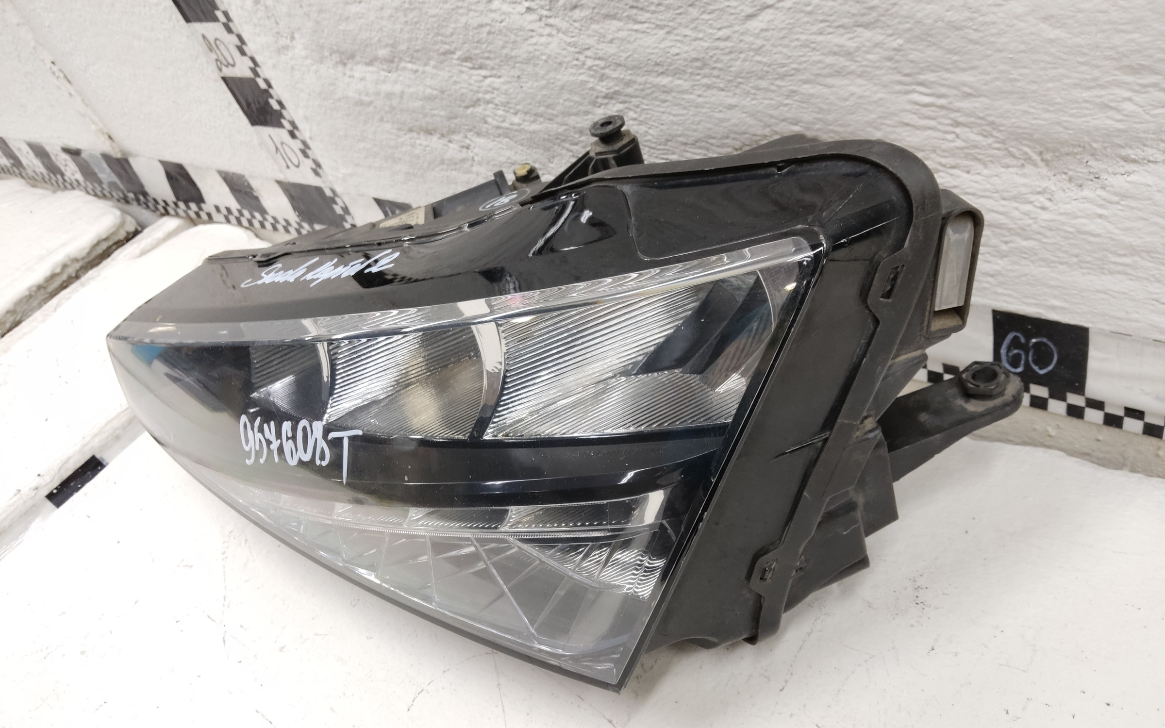 Фара передняя левая Skoda Rapid 2 LED