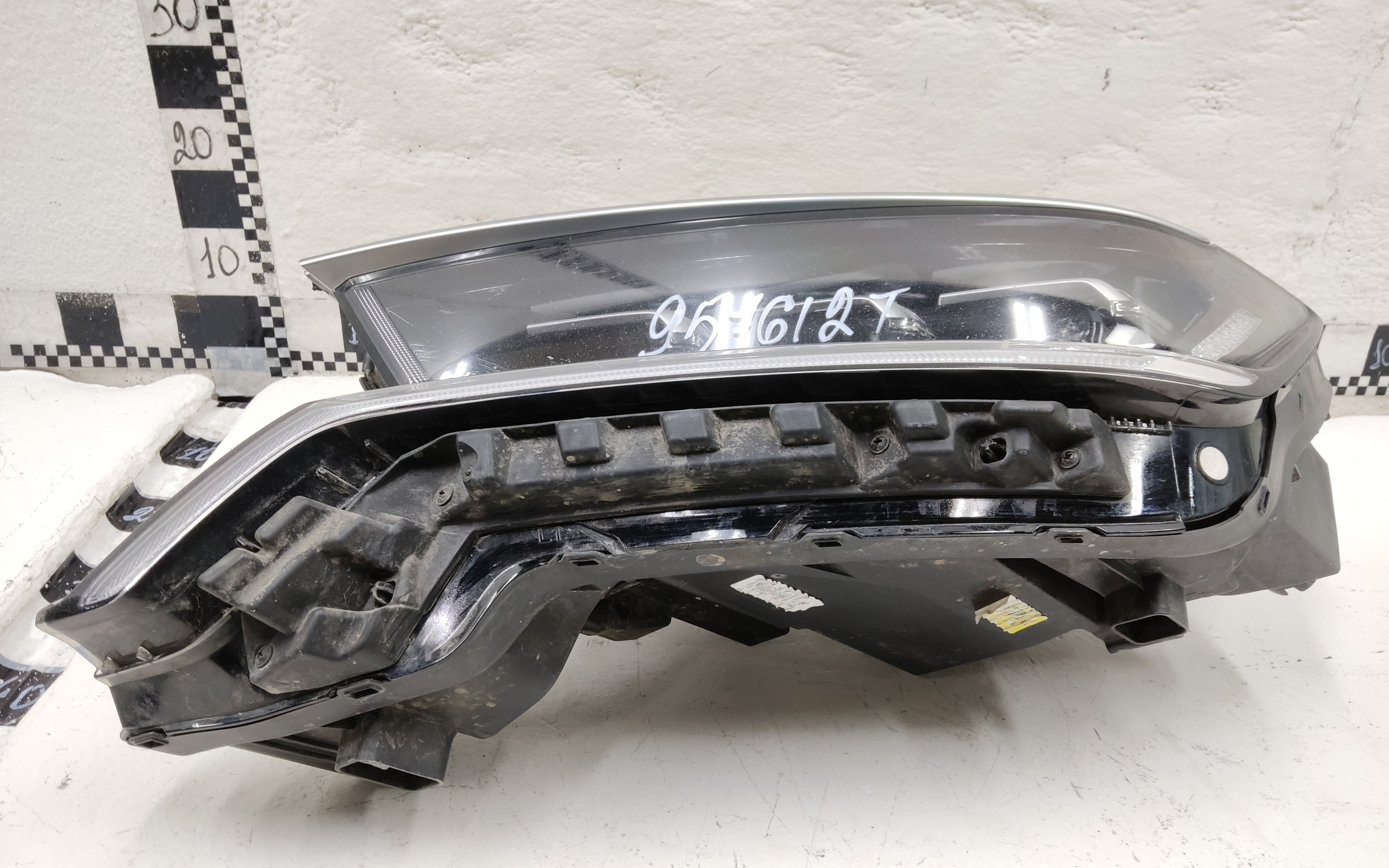 Фара передняя левая Kia Sorento 4 LED