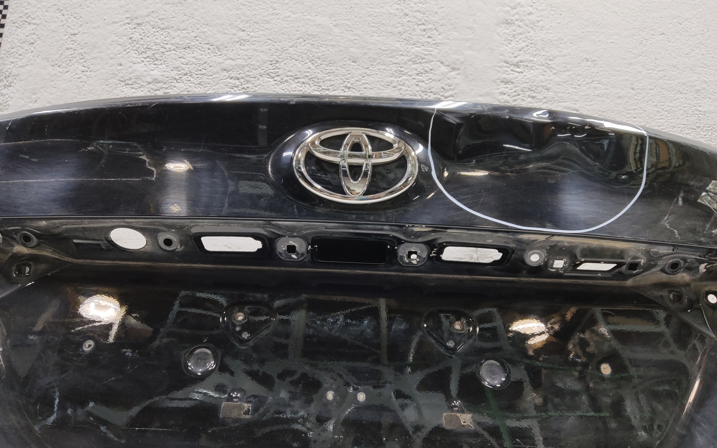 Крышка багажника Toyota Camry V70