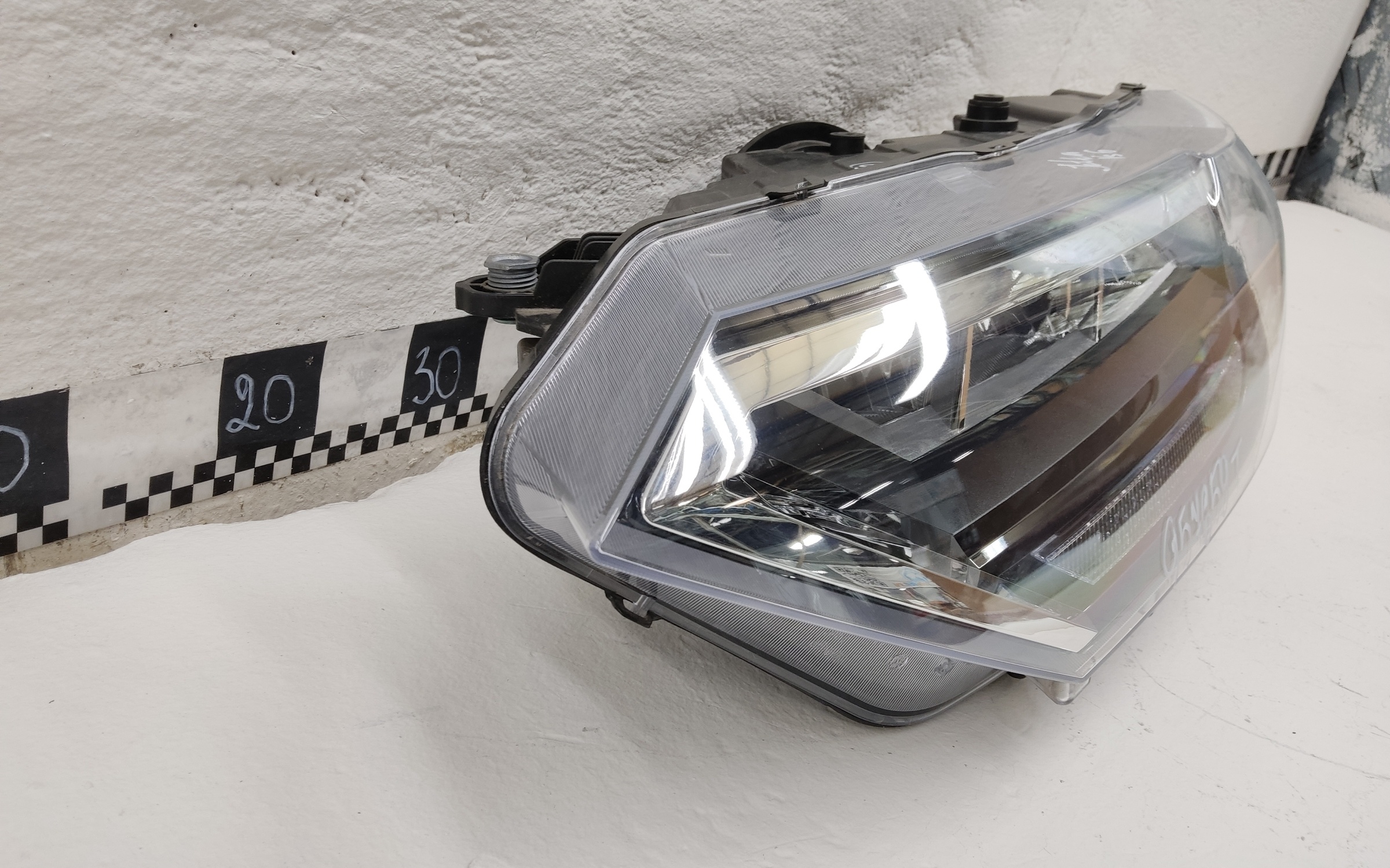 Фара передняя левая Jetta VS5 1 LED