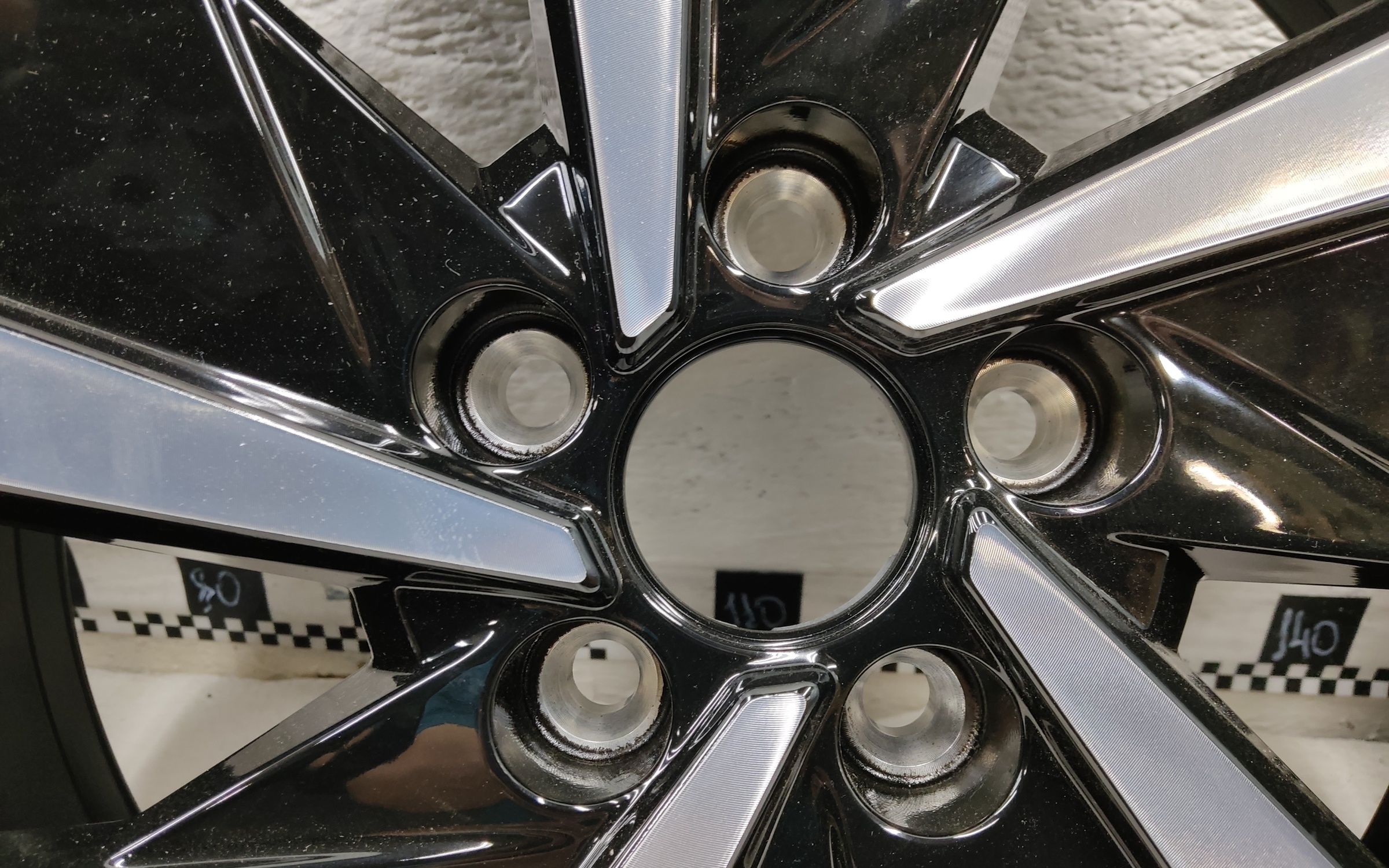 Комплект литых дисков Geely Atlas 2 R20