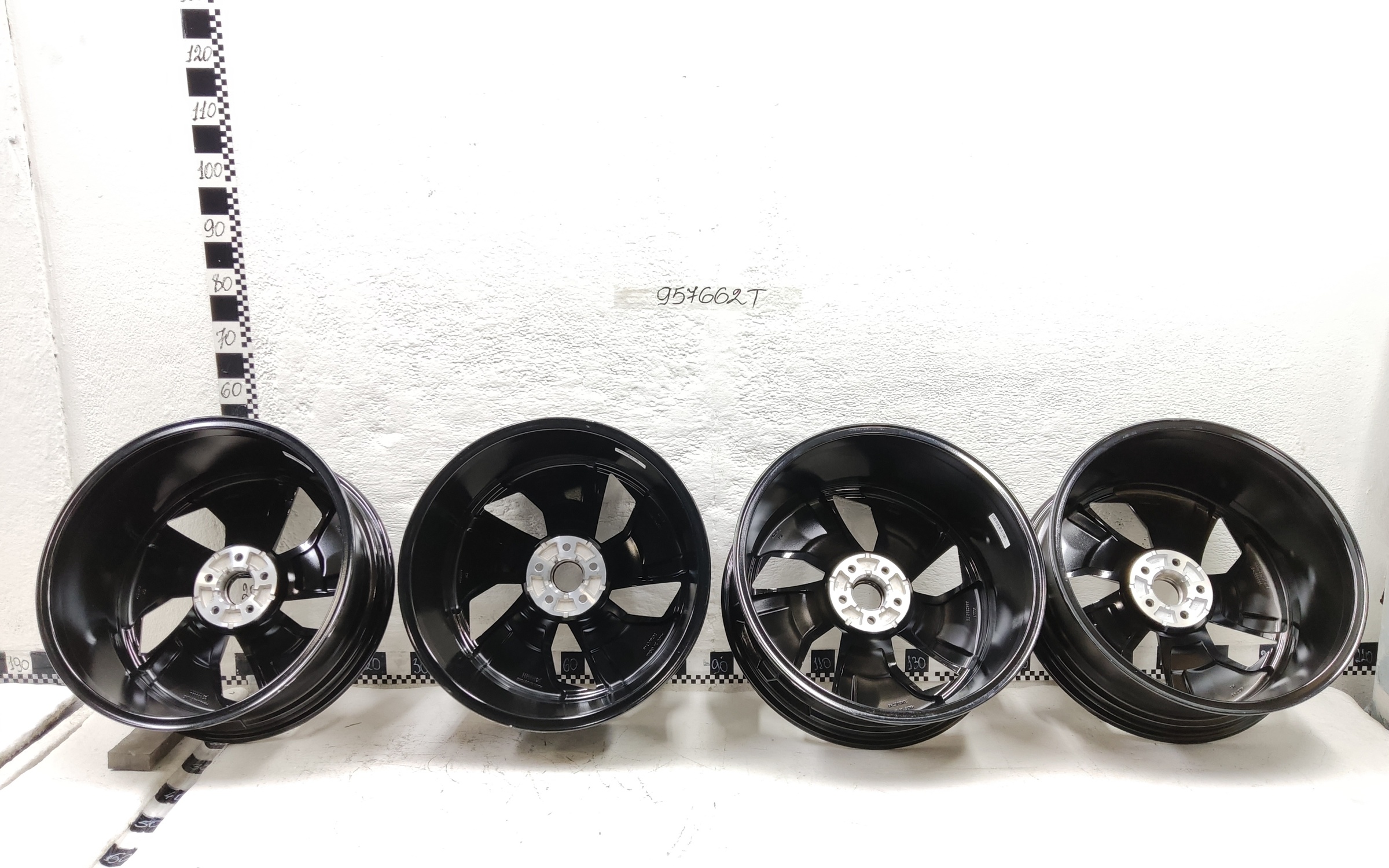 Комплект литых дисков Geely Atlas 2 R20