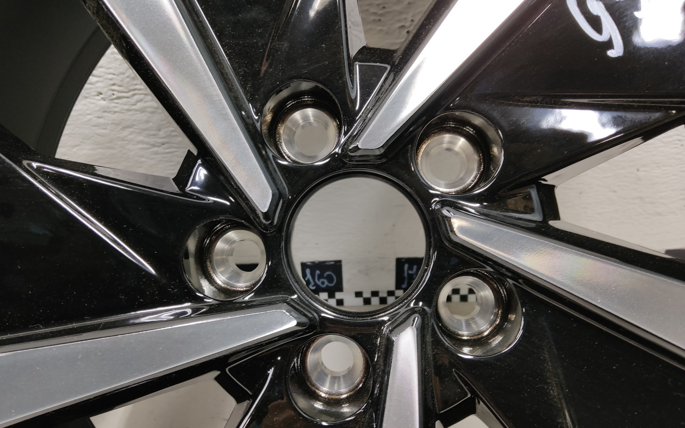 Комплект литых дисков Geely Atlas 2 R20