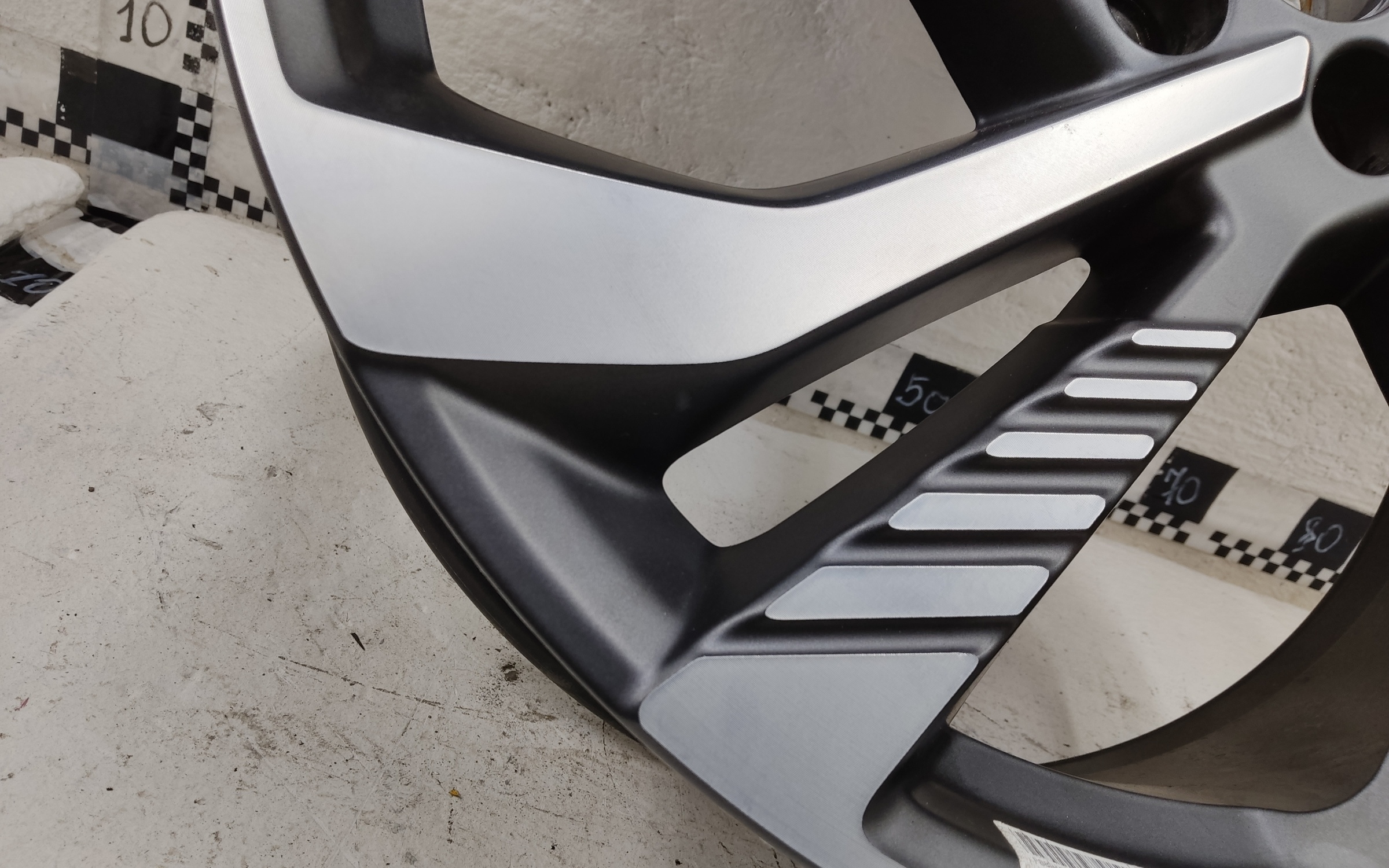 Диск колеса литой Geely Monjaro R20
