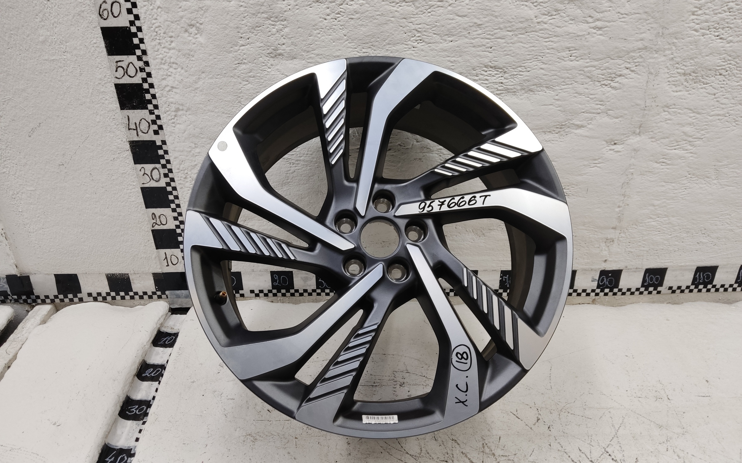 Диск колеса литой Geely Monjaro R20