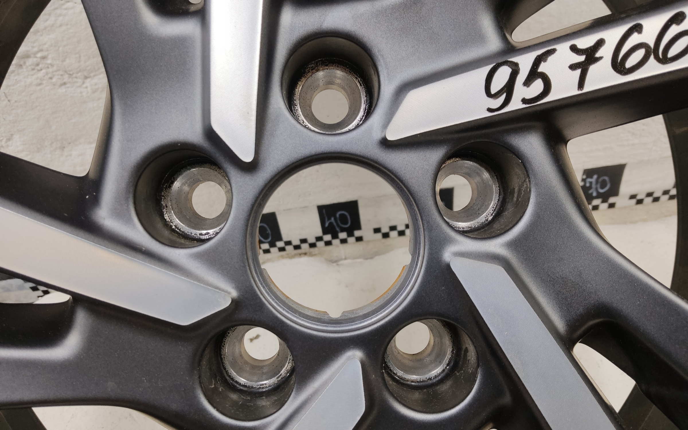 Диск колеса литой Geely Monjaro R20