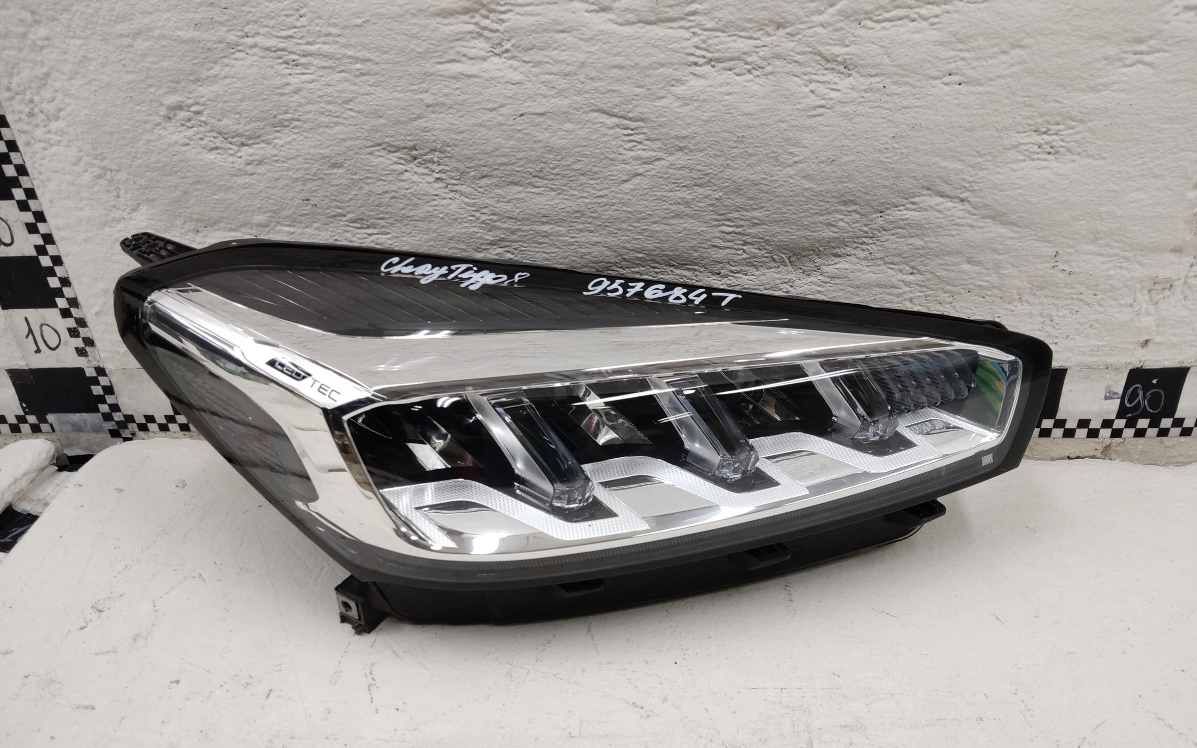 Фара передняя правая Chery Tiggo 8 LED