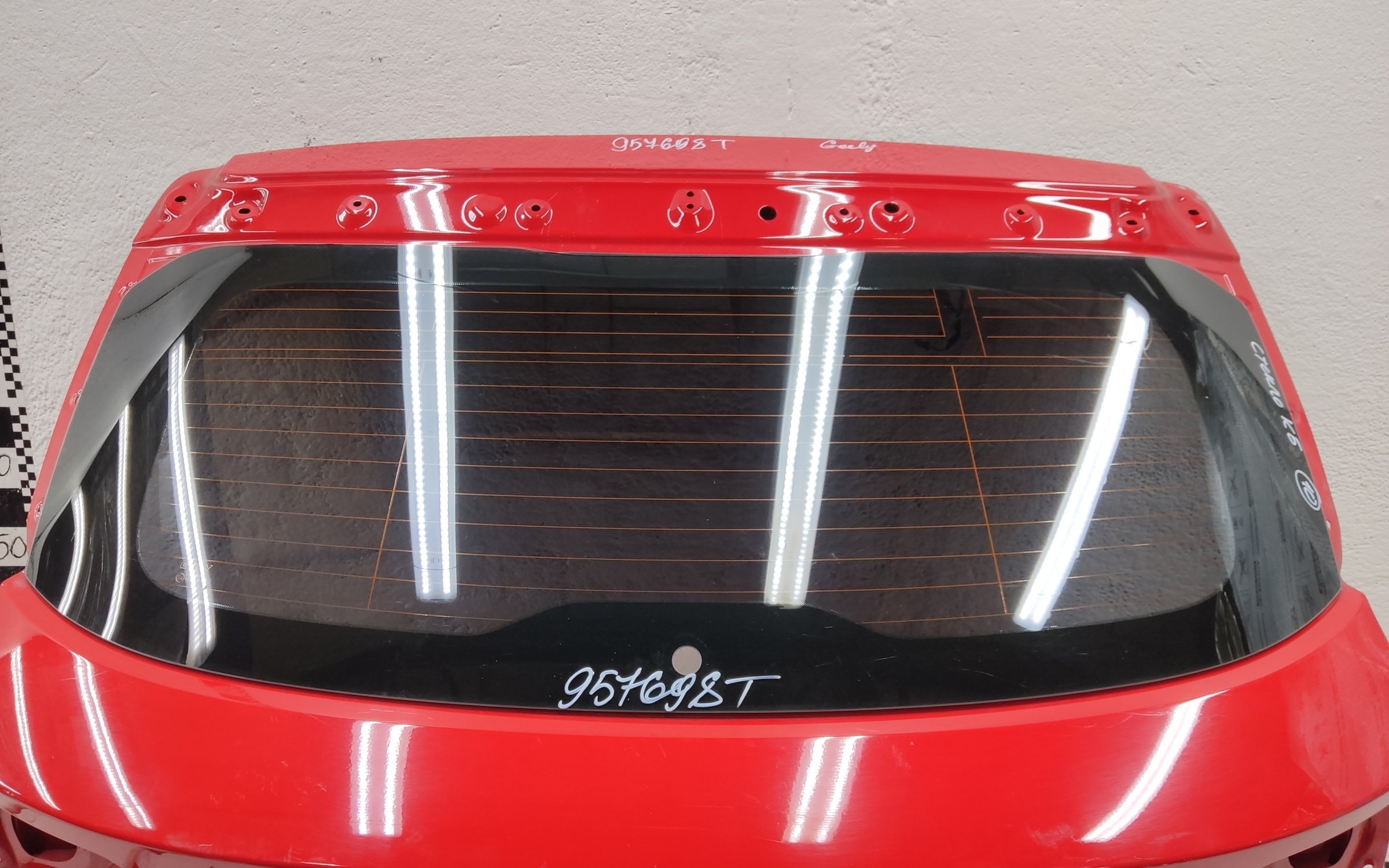 Стекло крышки багажника Geely Coolray