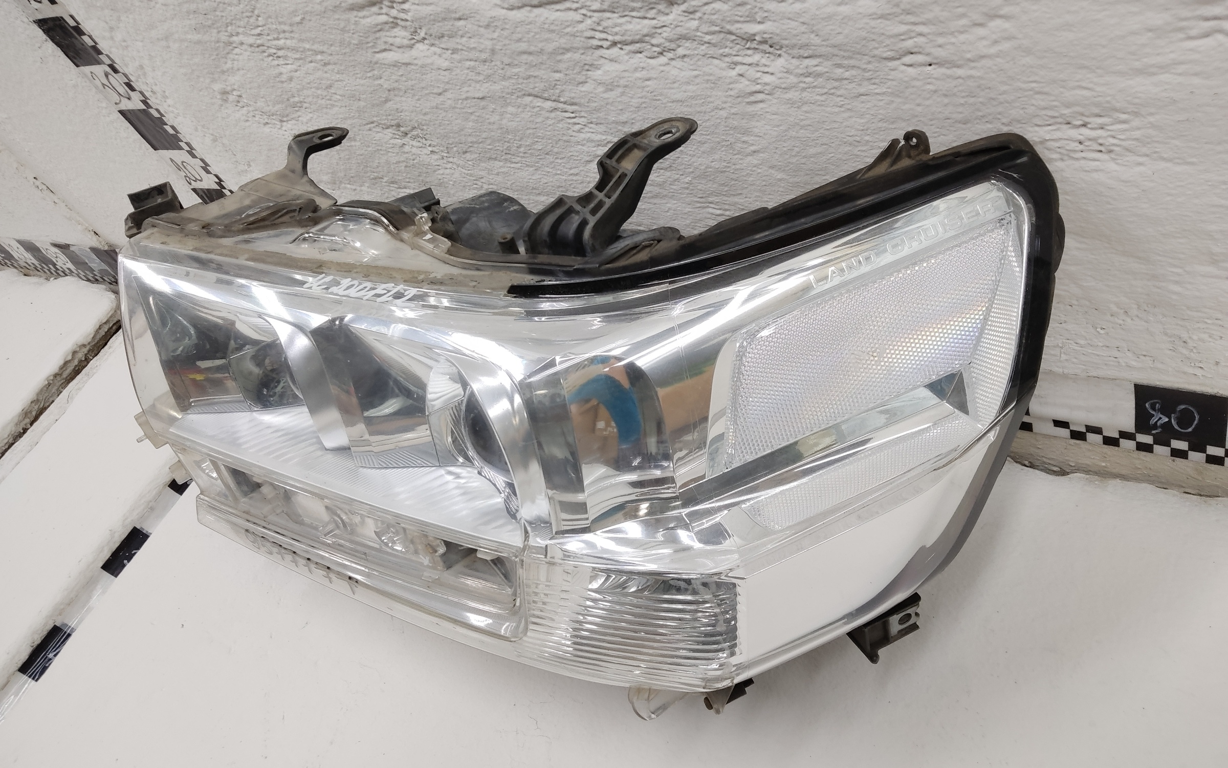 Фара передняя левая Toyota Land Cruiser 200 Restail 2 LED светлая
