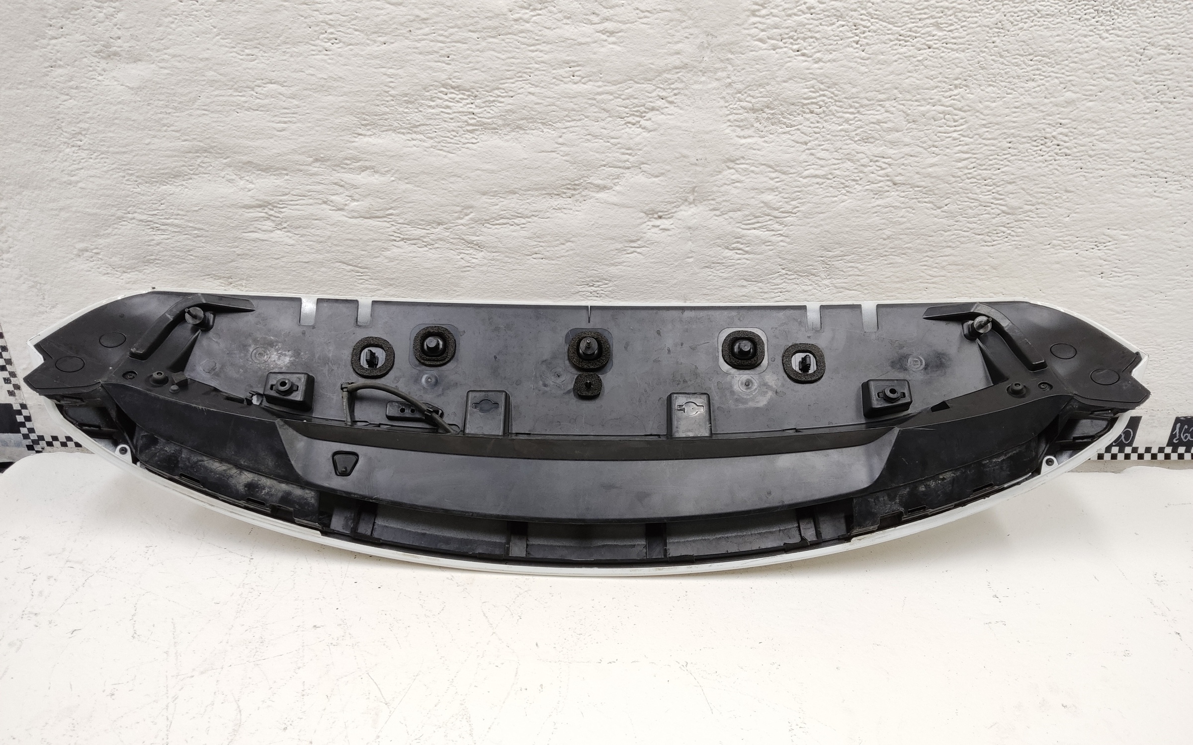 Спойлер крышки багажника Land Rover Discovery Sport Restail