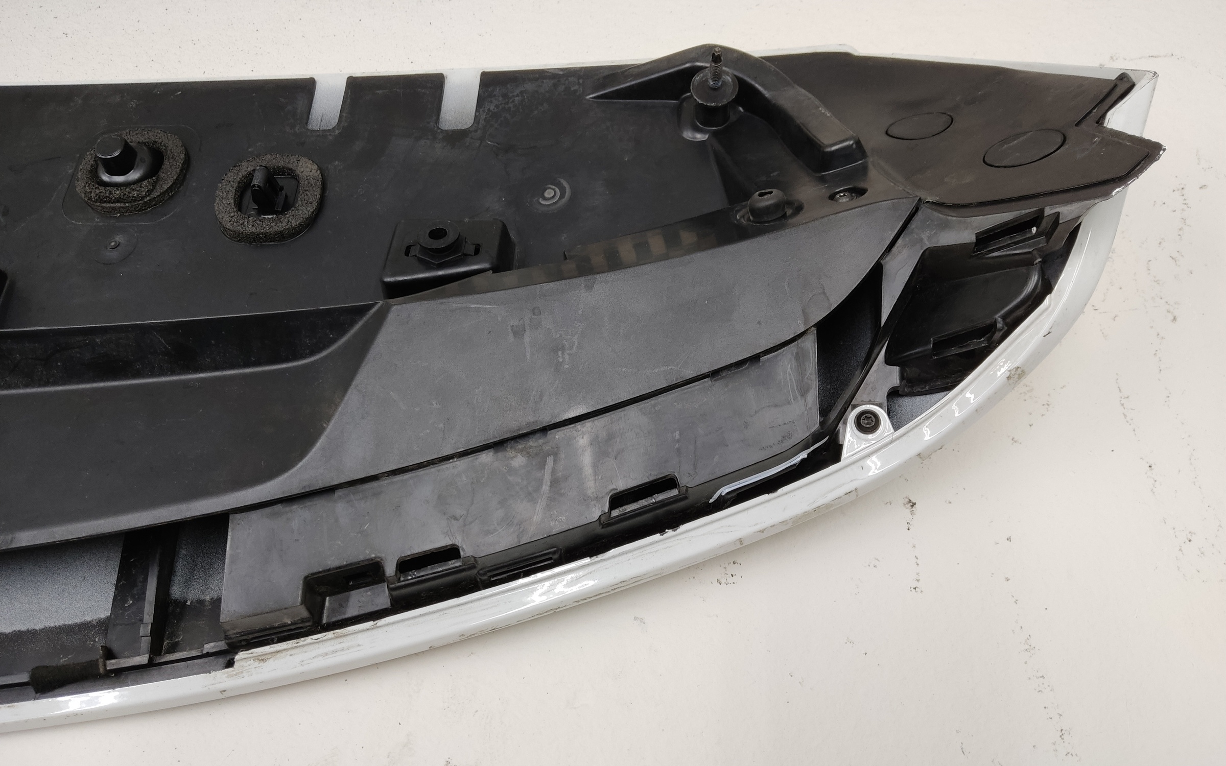 Спойлер крышки багажника Land Rover Discovery Sport Restail