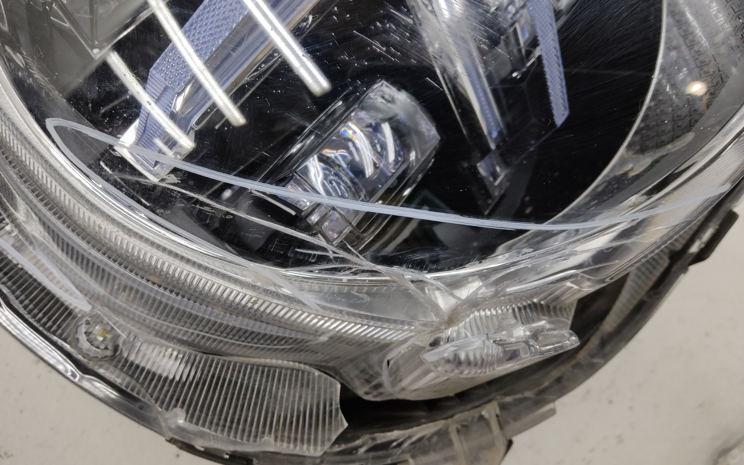 Фара передняя правая Haval H3 LED