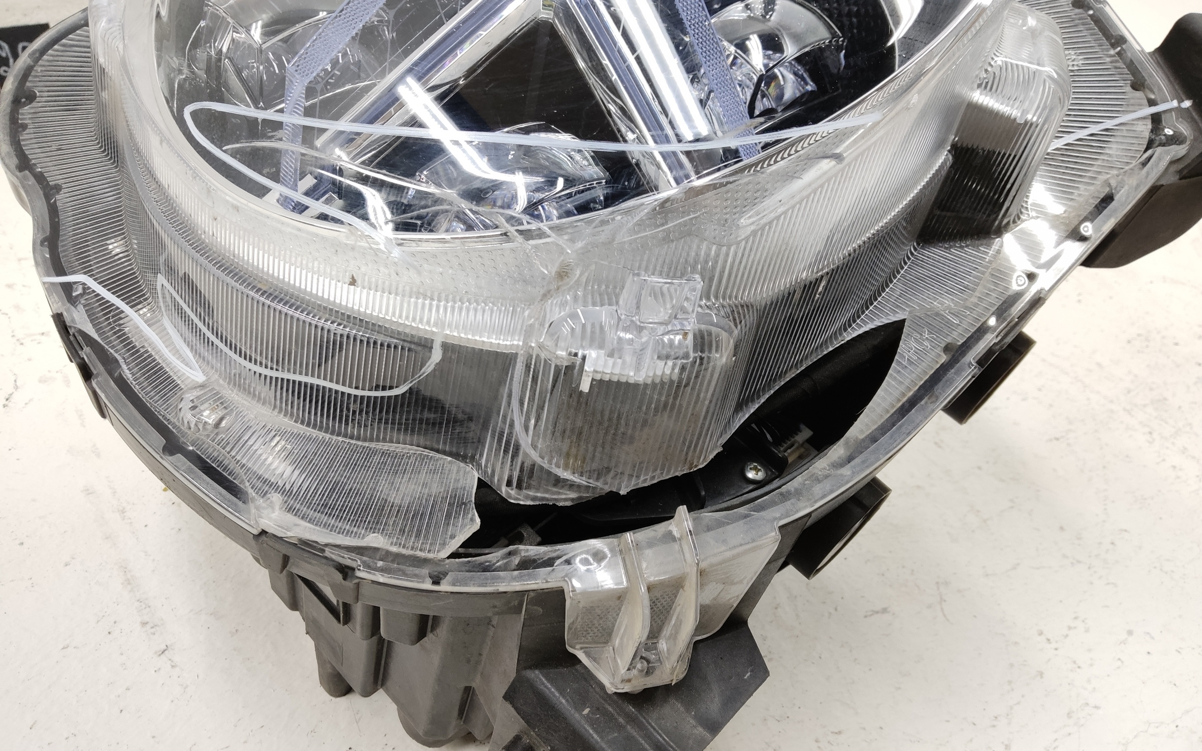 Фара передняя правая Haval H3 LED