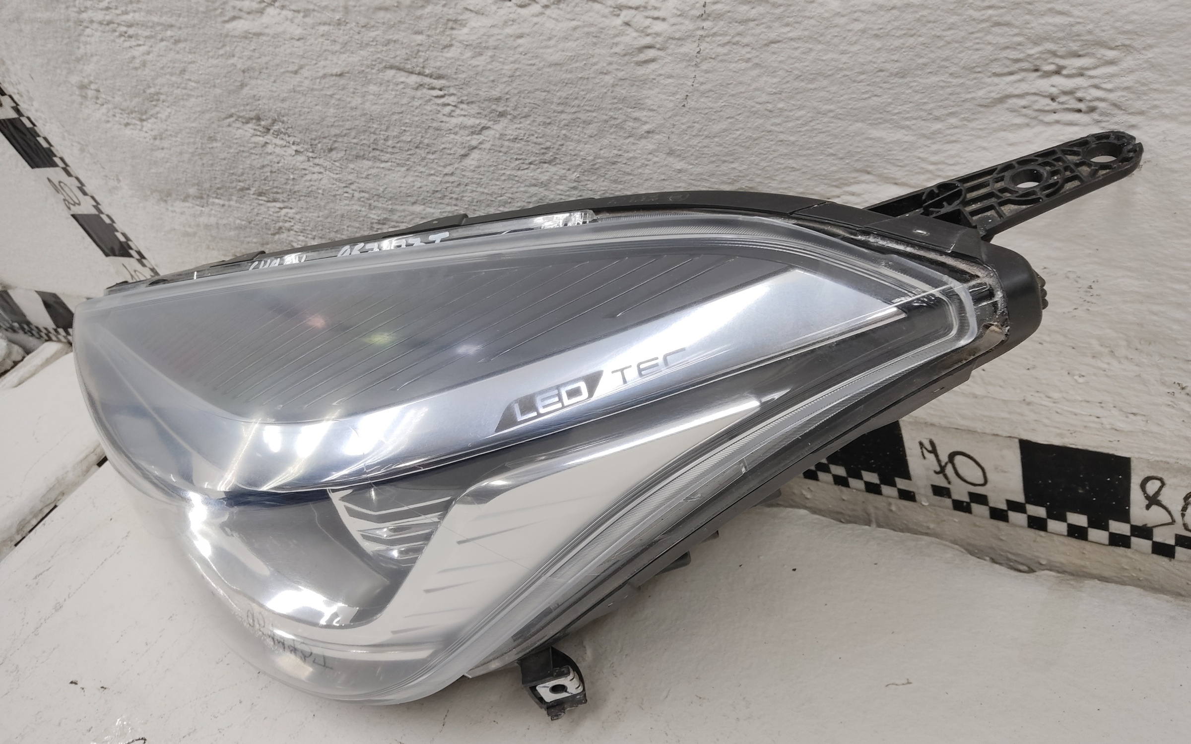 Фара передняя левая Chery Tiggo 4 Pro  LED