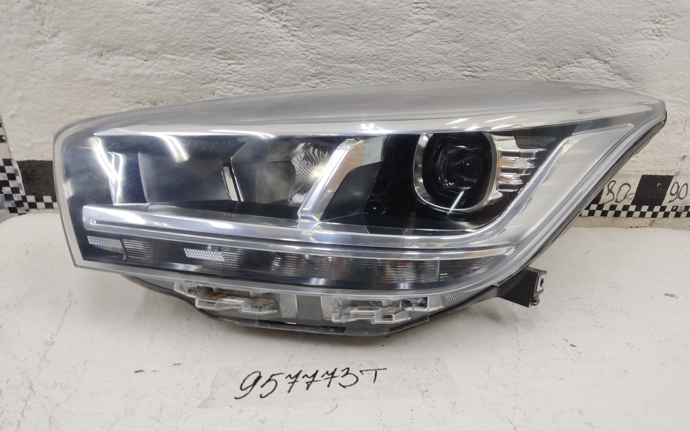 Фара передняя левая Chery Tiggo 4 Pro  LED