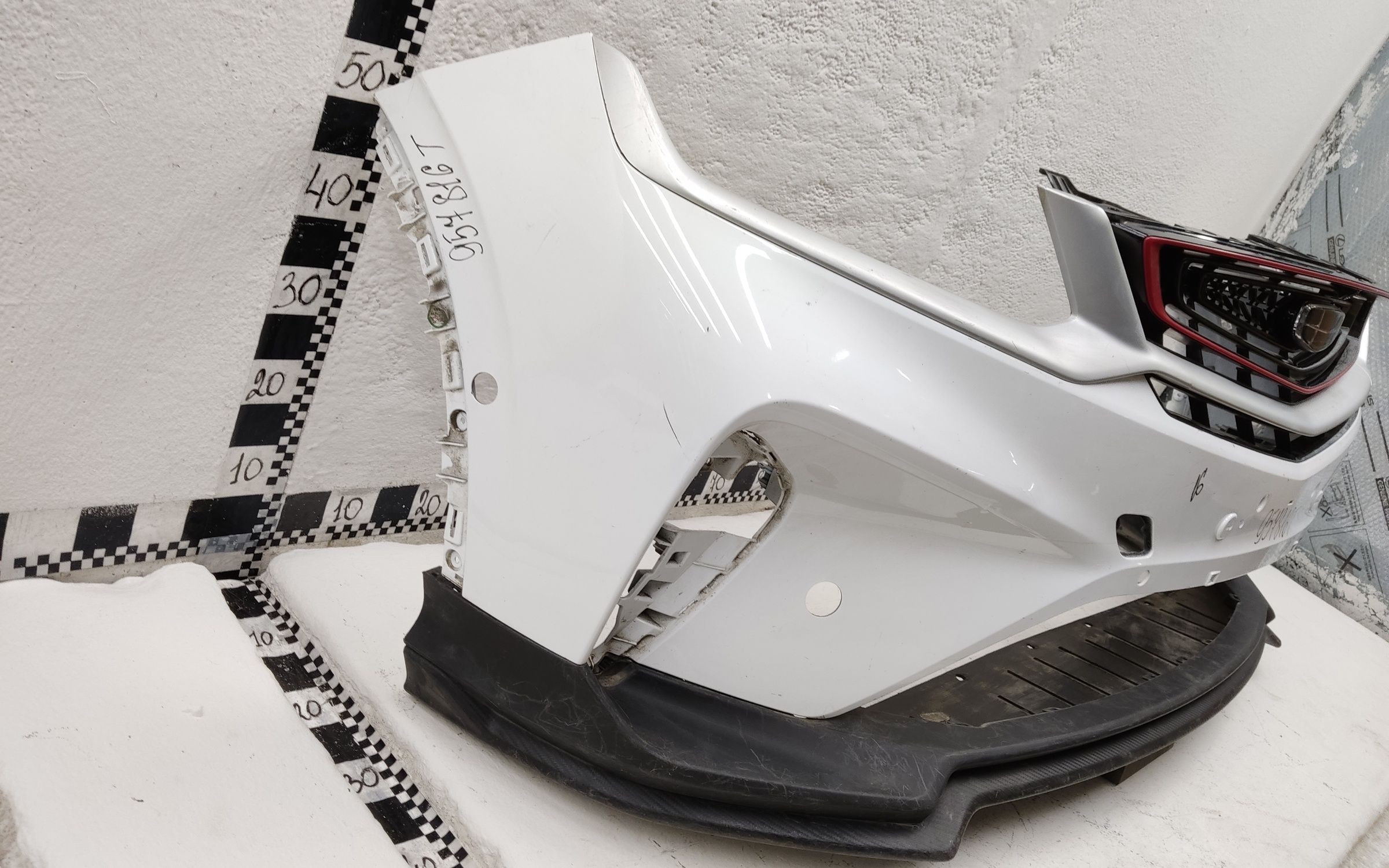Бампер передний Geely Coolray под парктроник