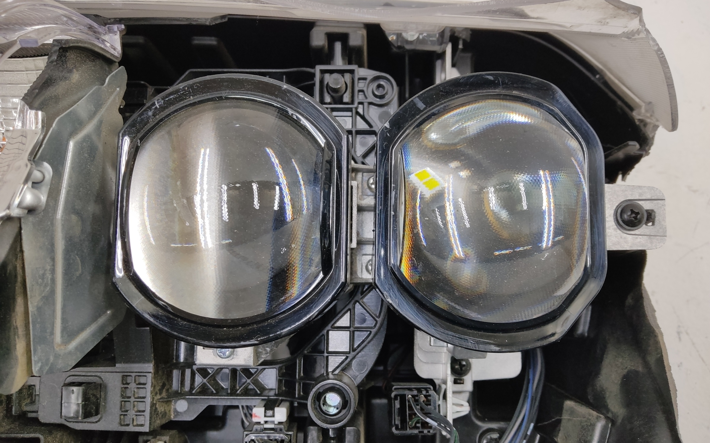 Фара передняя правая Hyundai Santa Fe 4 LED