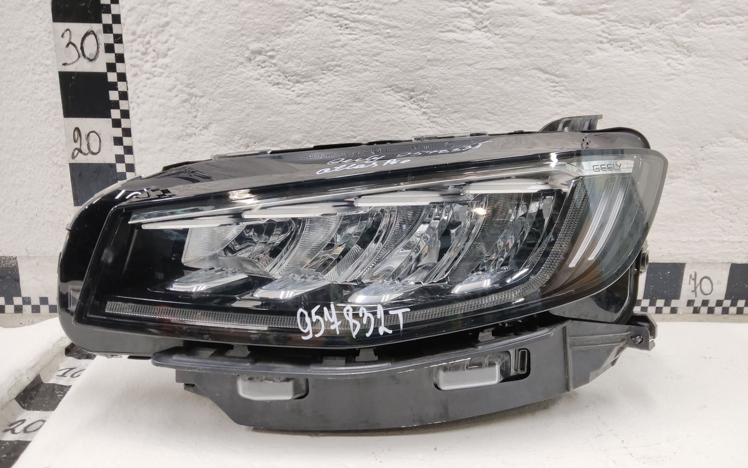 Фара передняя левая Geely Atlas Pro LED